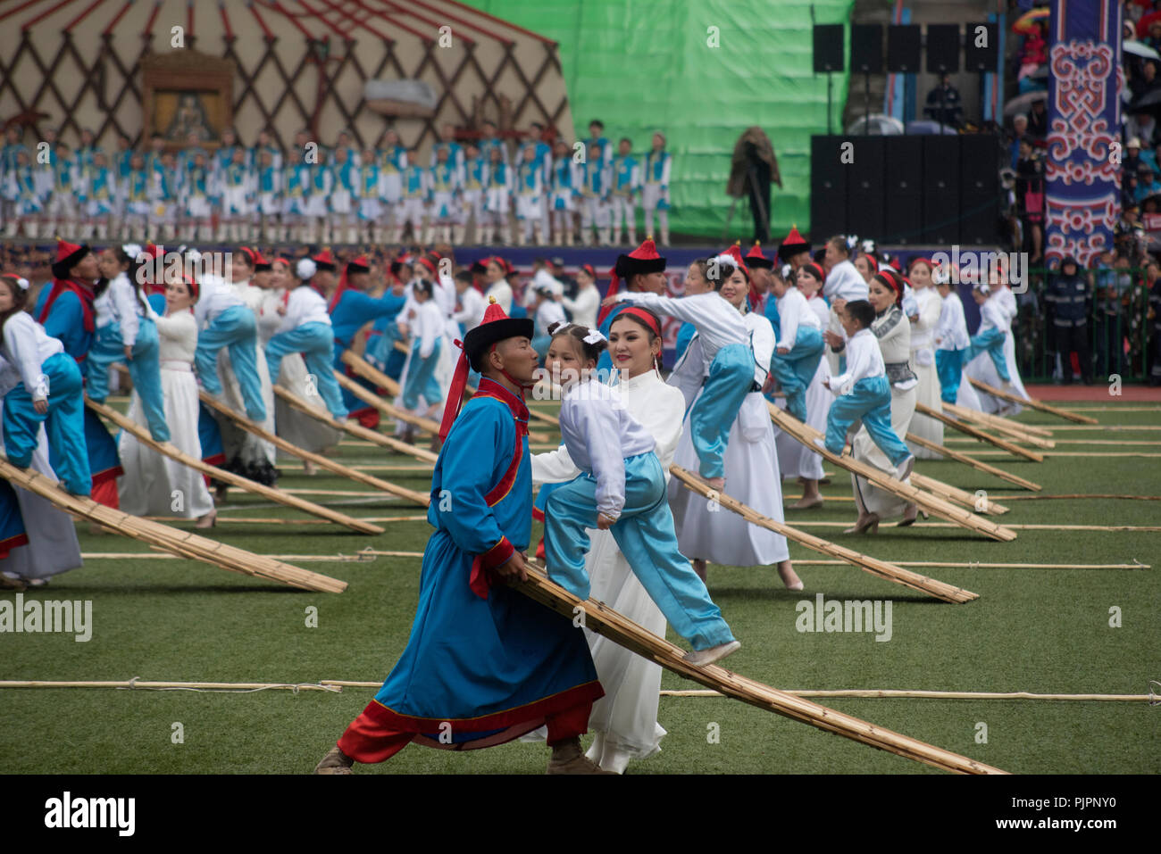 Le cerimonie di apertura del 2018 Naadam Festival di Ulaanbaatar, in Mongolia presso il National Sports Stadium. Foto Stock