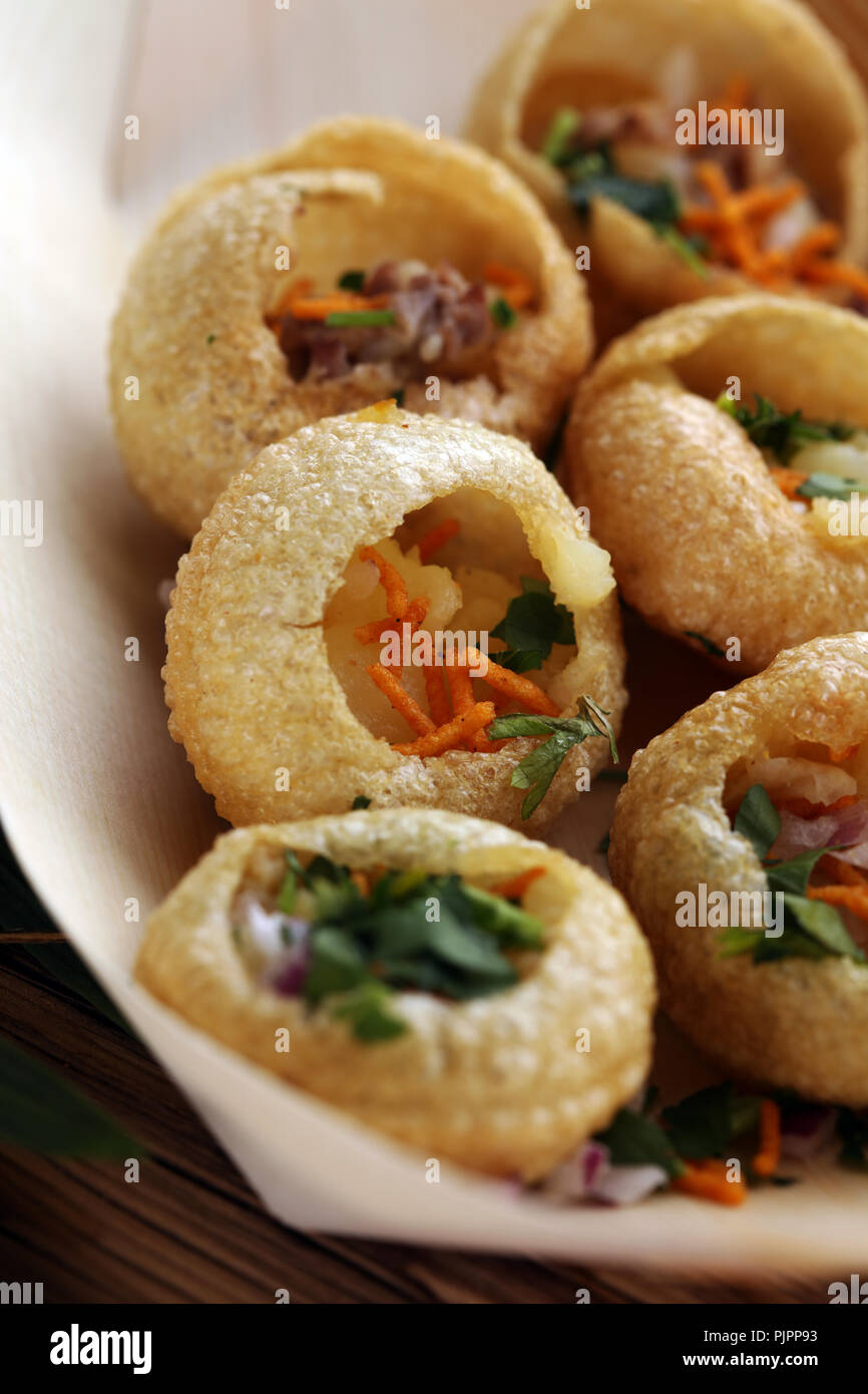 Pani Puri indian street food. Golgappe, chat voce, India Foto Stock