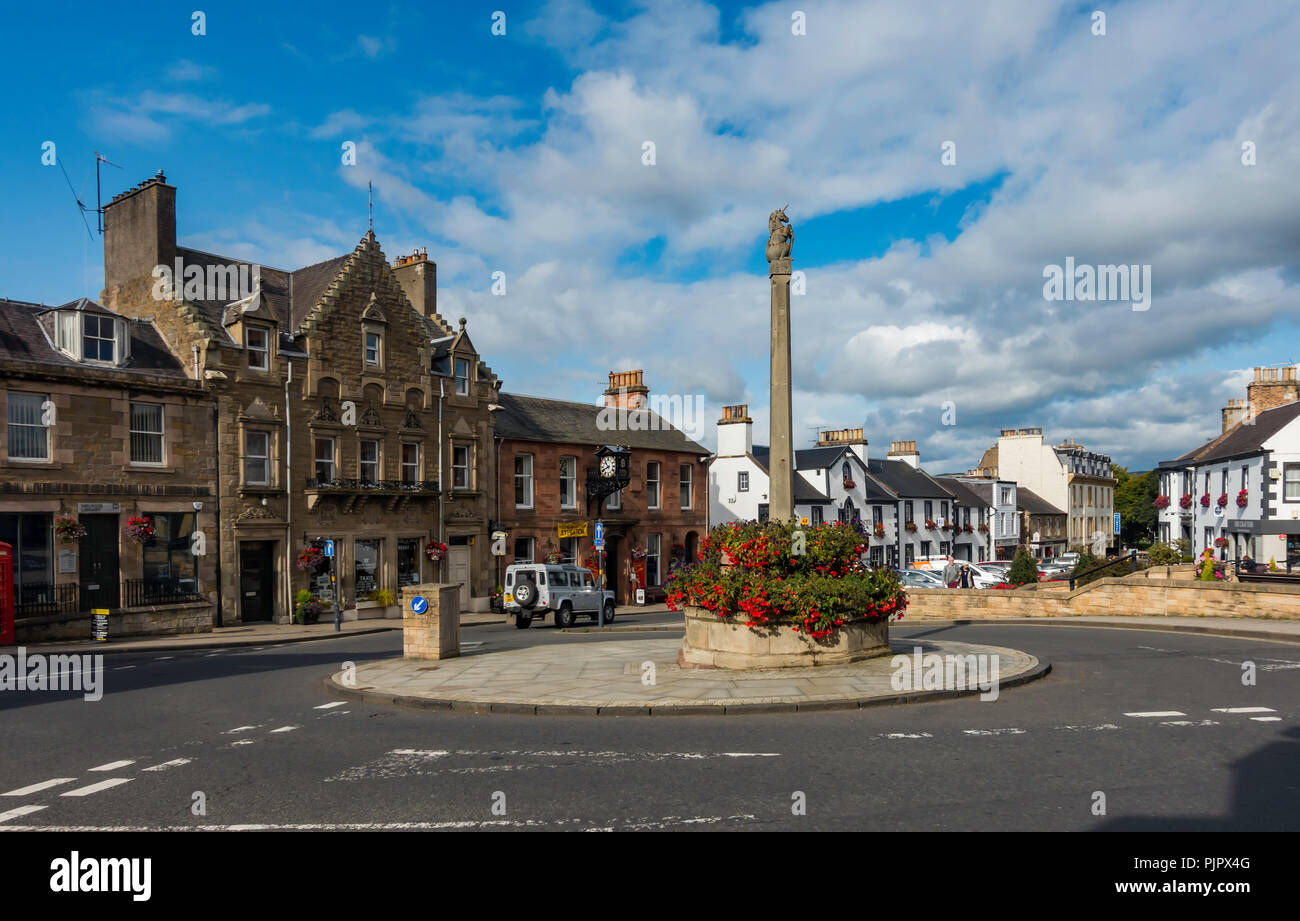 La piazza del mercato e High Street in Melrose, Scottish Borders, Regno Unito Foto Stock