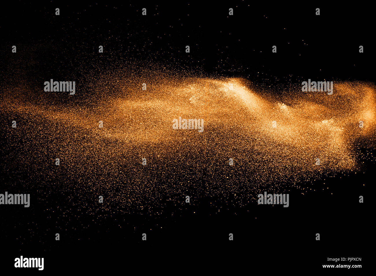 Parapolvere arancione Esplosione particelle su sfondo nero. Colore polvere splash. Foto Stock
