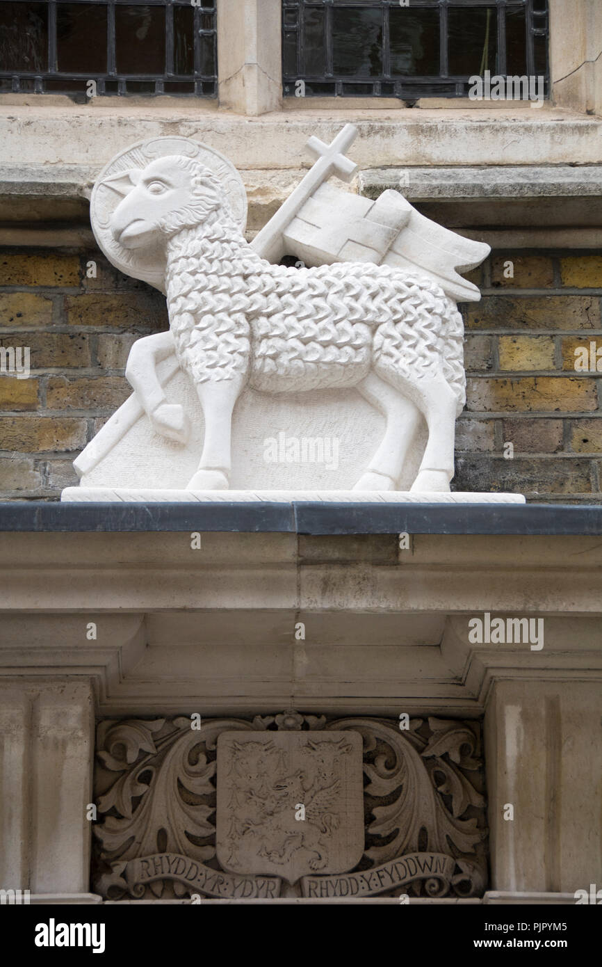 L'Agnello di Dio, Agnus Dei sul Middle Temple lane, Locande di corte, London, Regno Unito Foto Stock