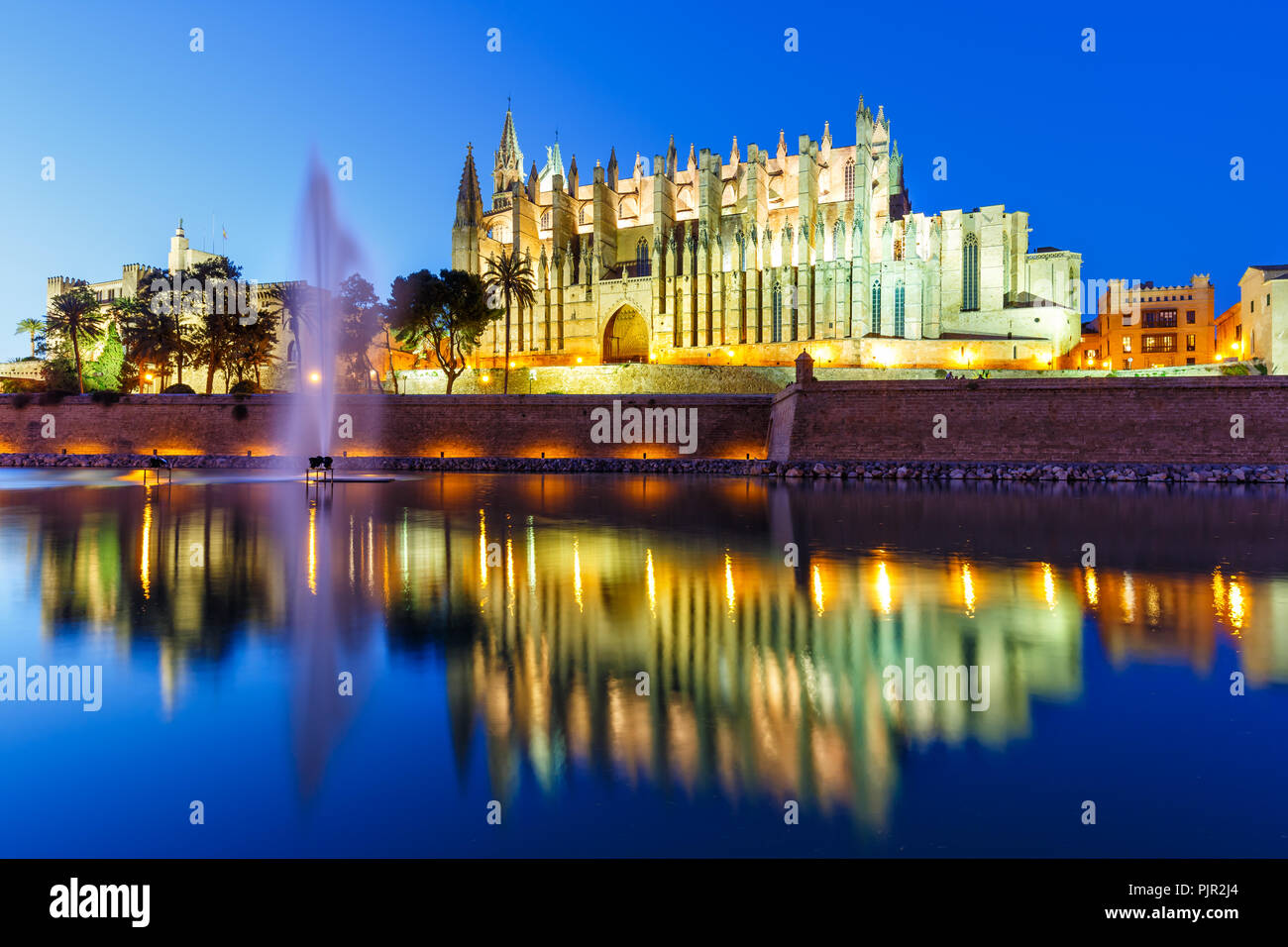 Catedral de Palma de Maiorca chiesa cattedrale twilight Spagna Viaggi turismo itinerante Foto Stock