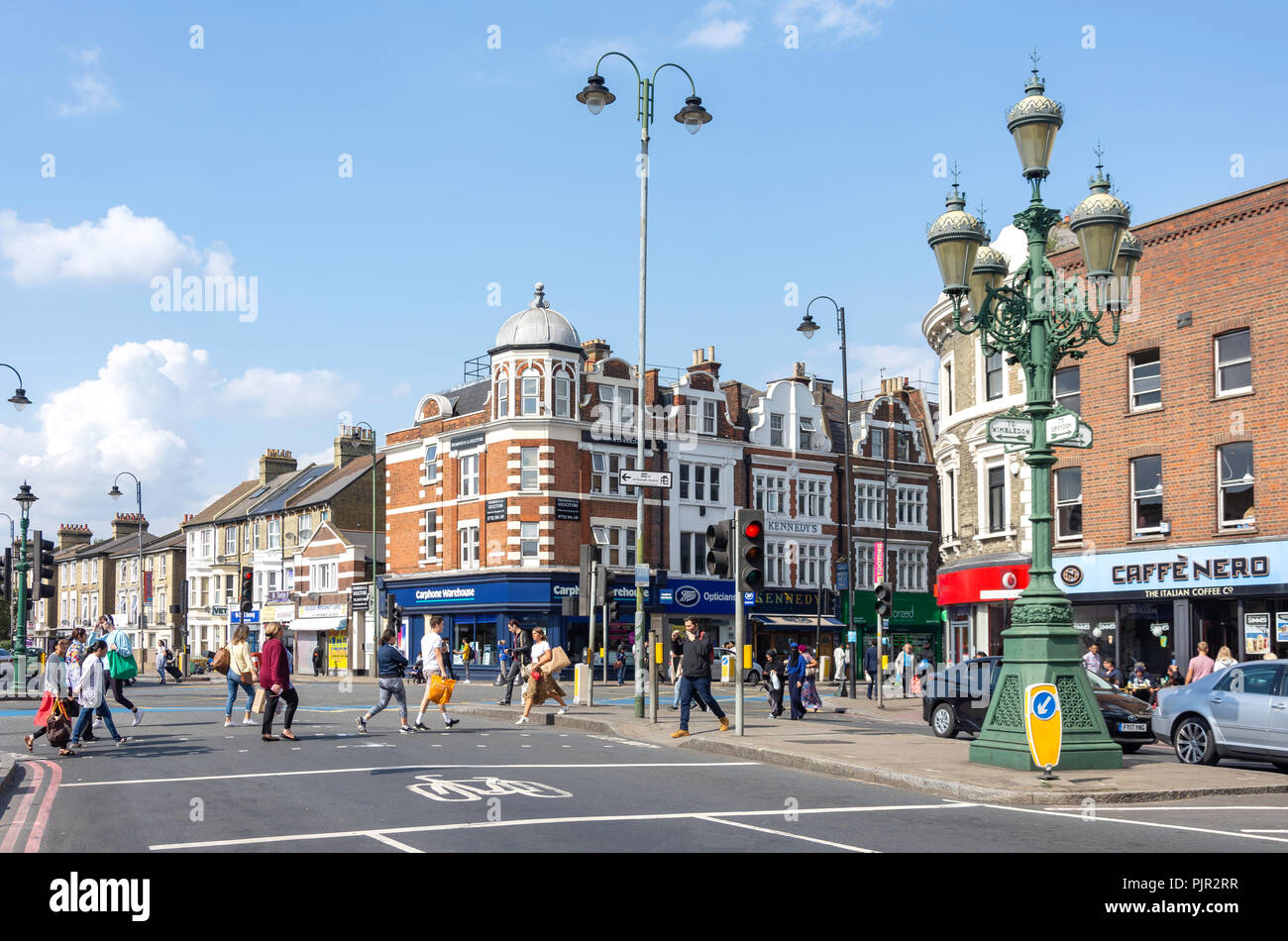 Giunzione di Tooting High Street e Mitcham Road, Tooting, London Borough of Wandsworth, Greater London, England, Regno Unito Foto Stock
