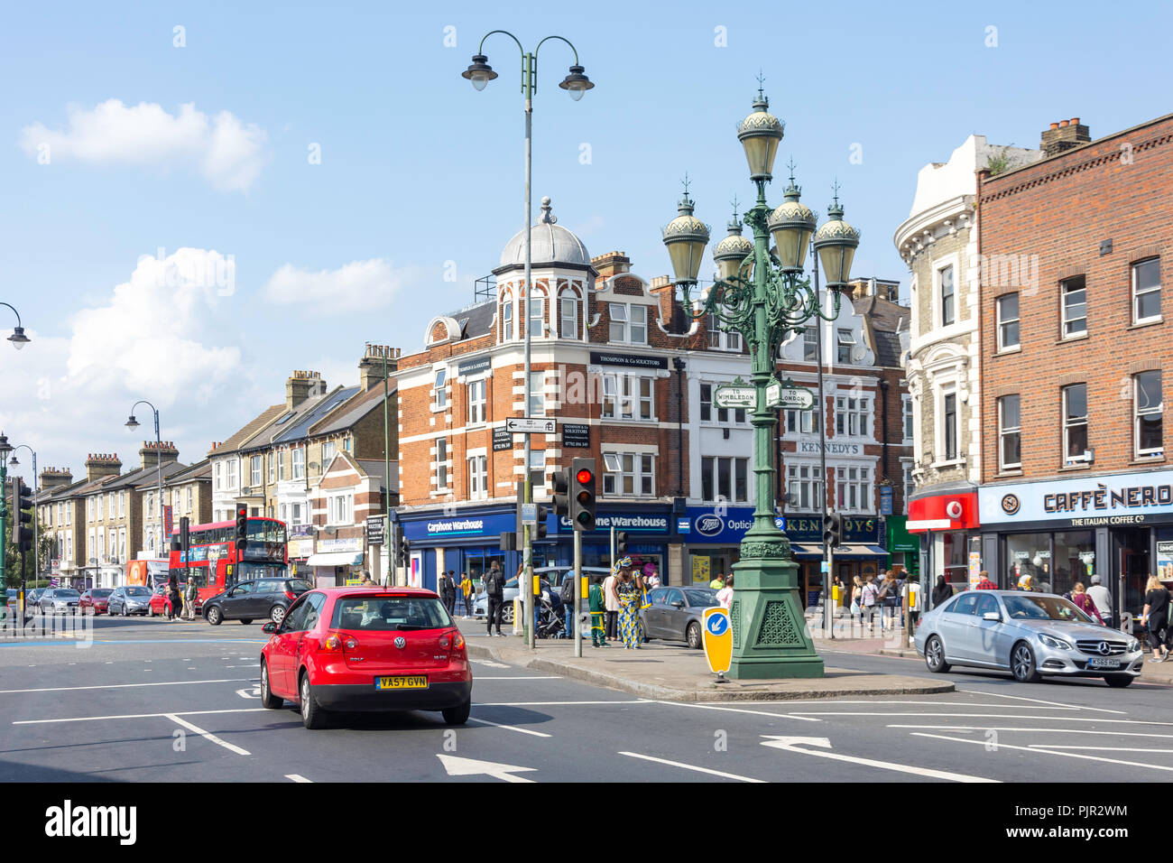Giunzione di Tooting High Street e Mitcham Road, Tooting, London Borough of Wandsworth, Greater London, England, Regno Unito Foto Stock