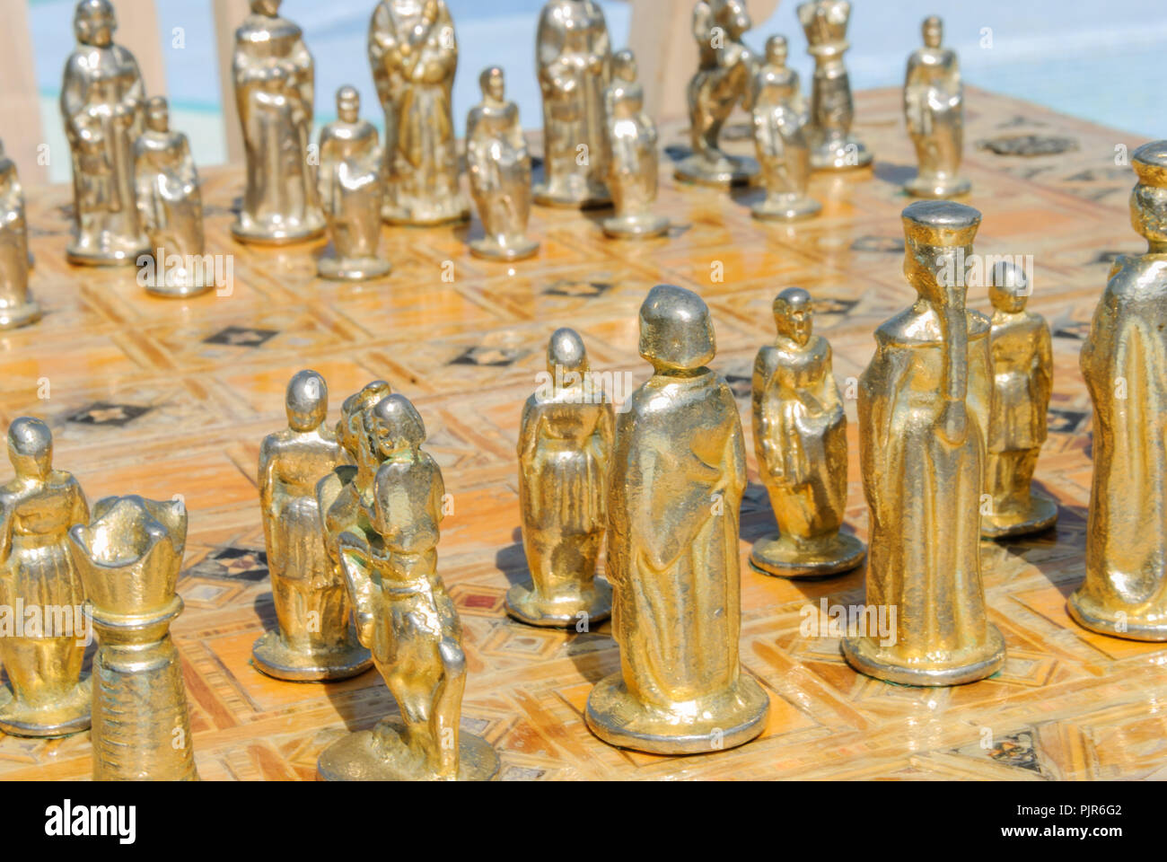 Oro e marmo set di scacchi da una piscina, Emirates Palace Hotel, Emirati Arabi Uniti, Emirati arabi uniti Foto Stock