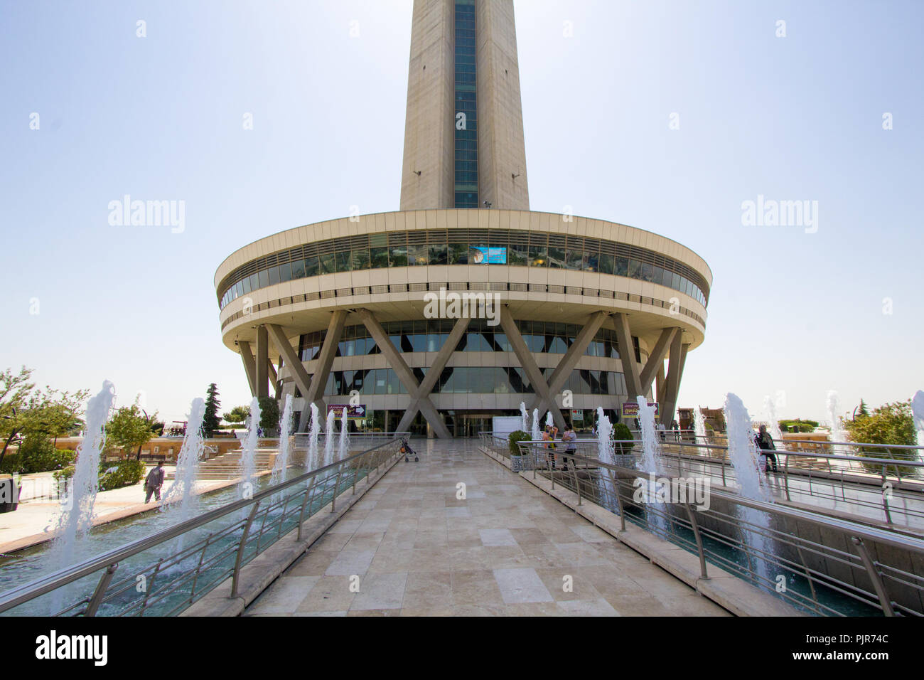 Foto di Torre Milad nella capitale iraniana Teheran ed è uno dei principali punti di riferimento in Tehran.La sua ha 280 metri di lunghezza . Foto Stock