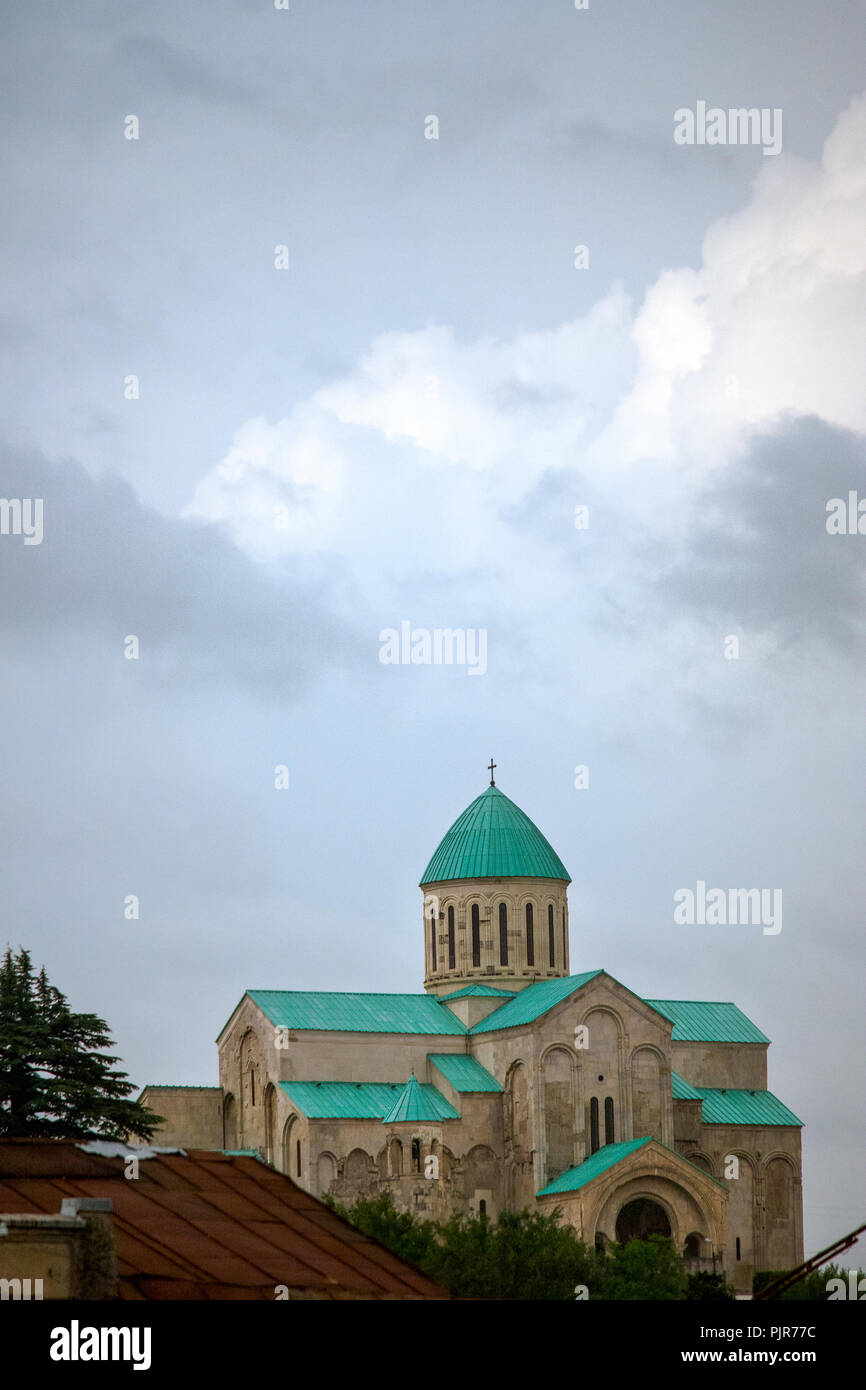 Il Kutaisi Cattedrale di Bagrati chiamato come la Cattedrale di formazione sulla collina Ukimerioni, in Kutaisi, West Georgia. Foto Stock