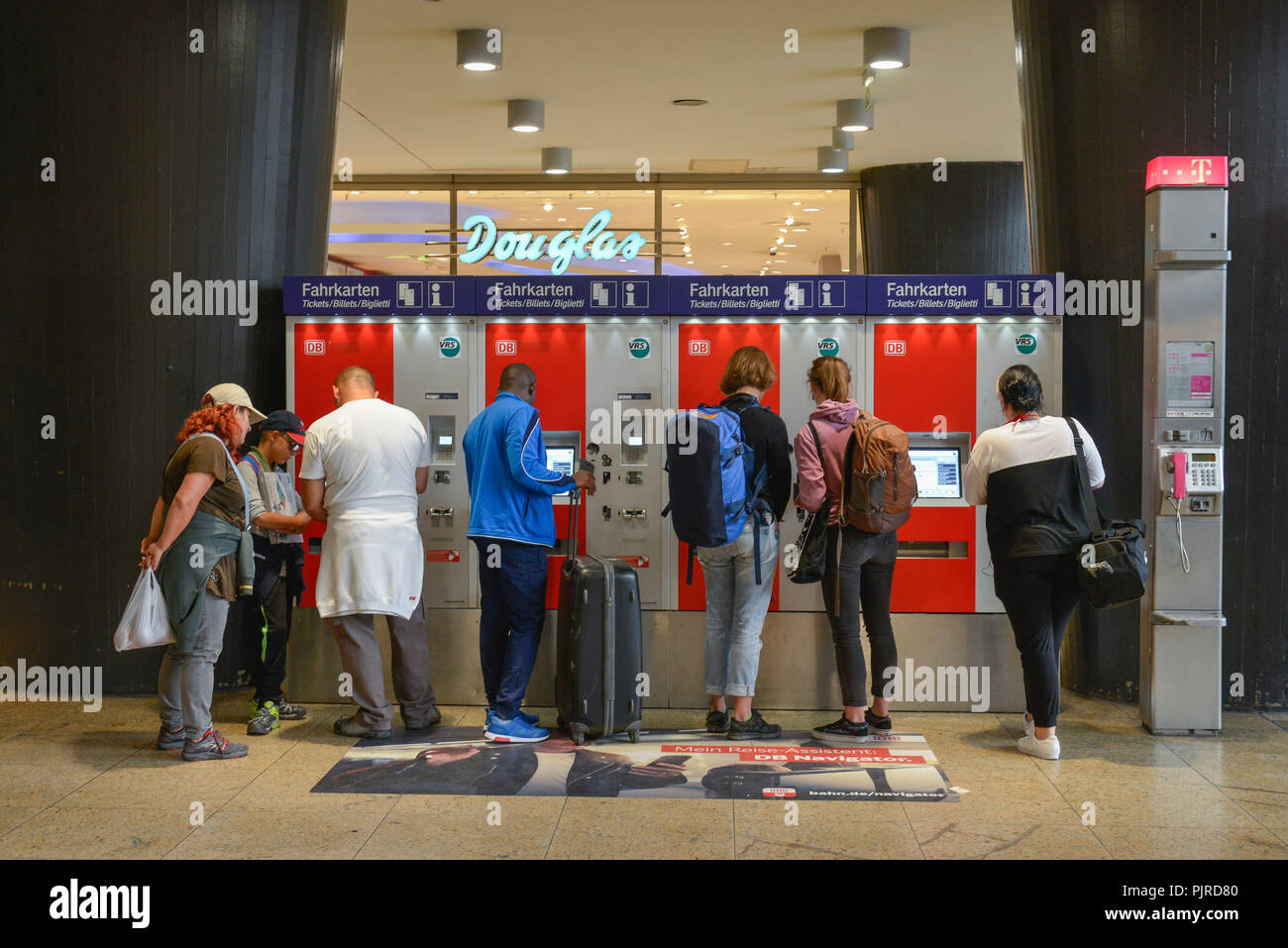 Ticket machine, ingresso, stazione centrale di Colonia, nella Renania settentrionale-Vestfalia, Germania, Fahrkartenautomat, Foyer, Hauptbahnhof, Koeln, Nordrhein-Wes Foto Stock