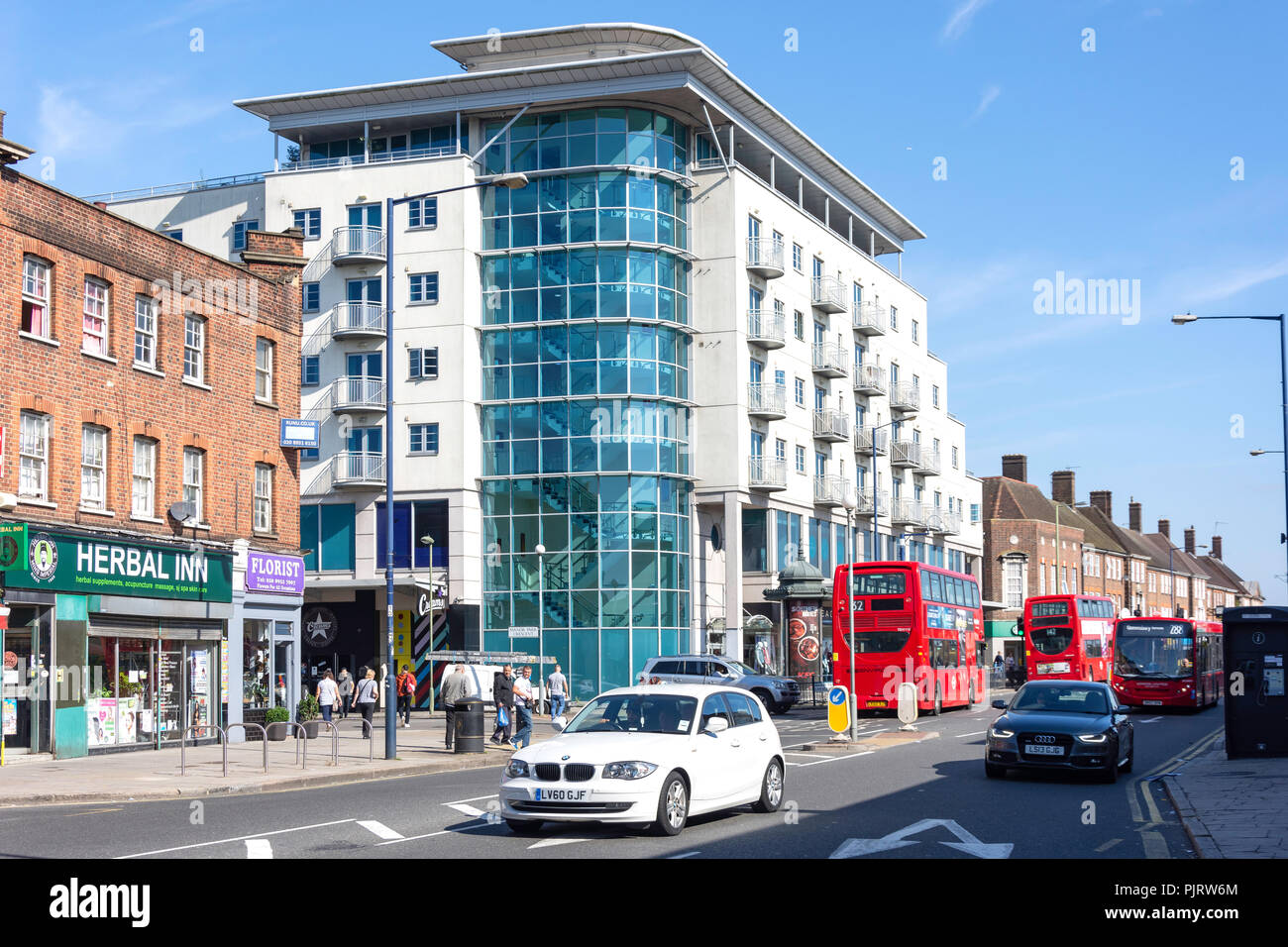 Station Road, Edgware, London Borough of Barnet, Greater London, England, Regno Unito Foto Stock