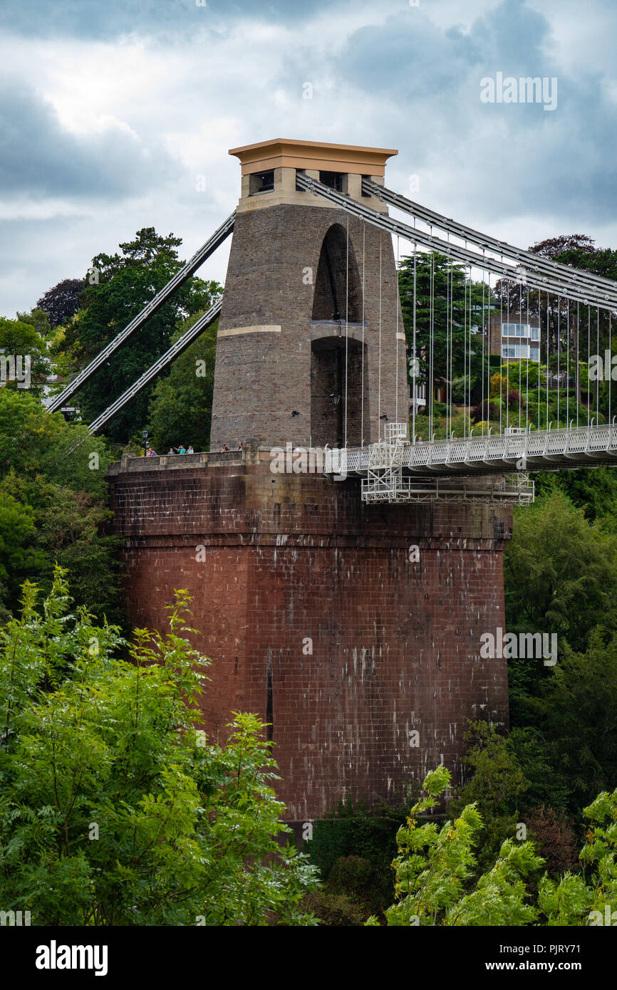 La Leigh boschi torre all'estremità occidentale del Ponte sospeso di Clifton che copre la Avon Gorge in Bristol Foto Stock