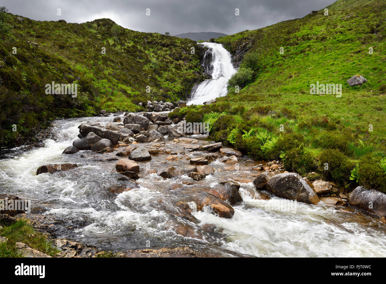 Blackhill Eas o un' Bhradain cascata sul Allt Coire nam Bruadaram river Highlands scozzesi Isola di Skye in Scozia UK Foto Stock