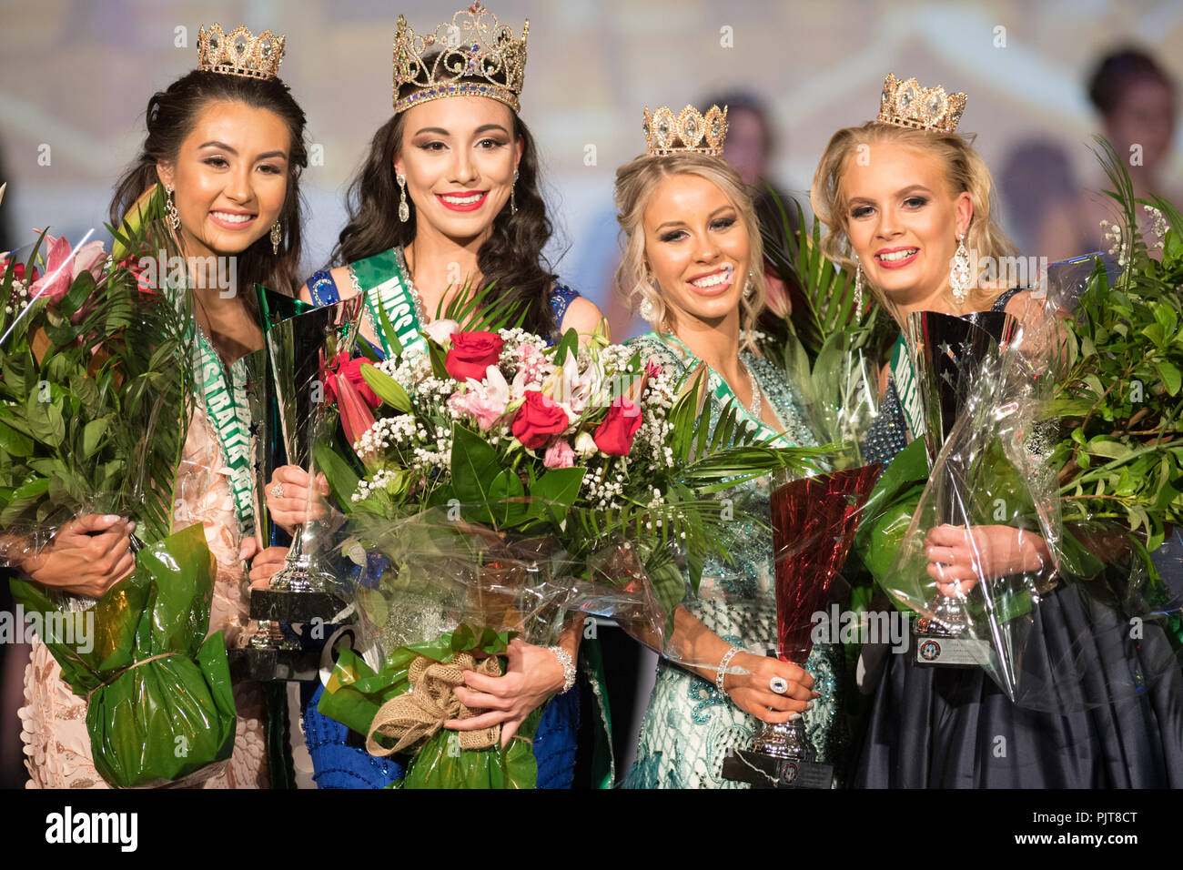 Sydney, Australia. 08 Sep, 2018. (L a R) Susana Downes MEA acqua 2018, Monique Shippen MEA 2018, Grazia Hann MEA Fire 2018, Isabel Hislop MEA Air 2018 al Miss Earth Australia Grand Finals 2018 al Roundhouse Su settembre 8, 2018 a Sydney Australia Credit: Regno Immagini/Pacific Press/Alamy Live News Foto Stock