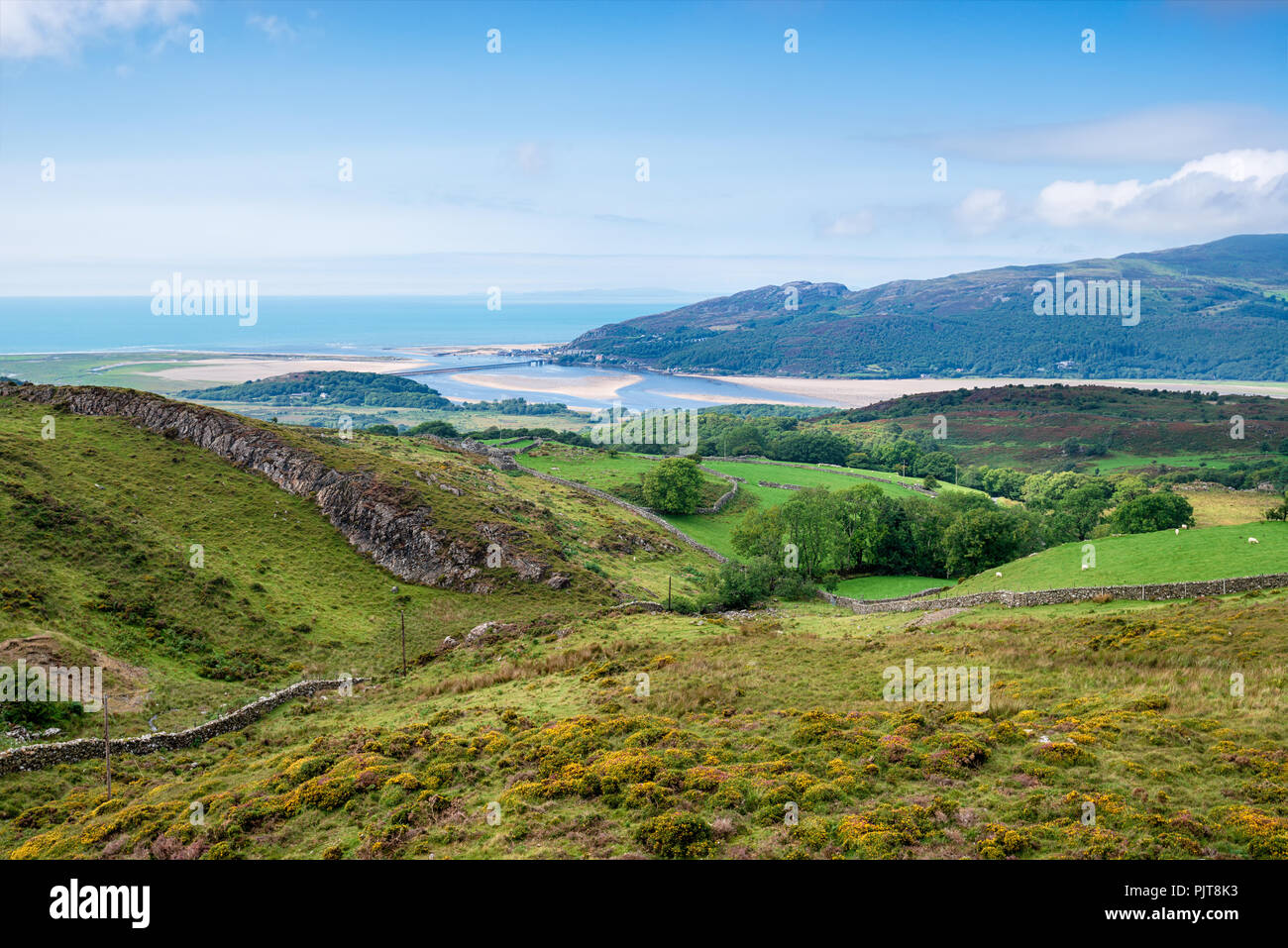 Guardando verso il basso sul Tagliamento a Blaenau Ffestiniog nel Galles del Nord Foto Stock