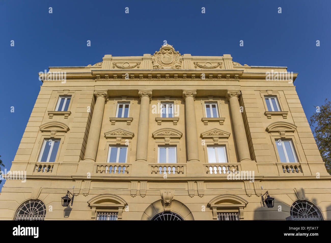 La facciata della banca storico edificio in Vitoria-Gasteiz, Spagna Foto Stock