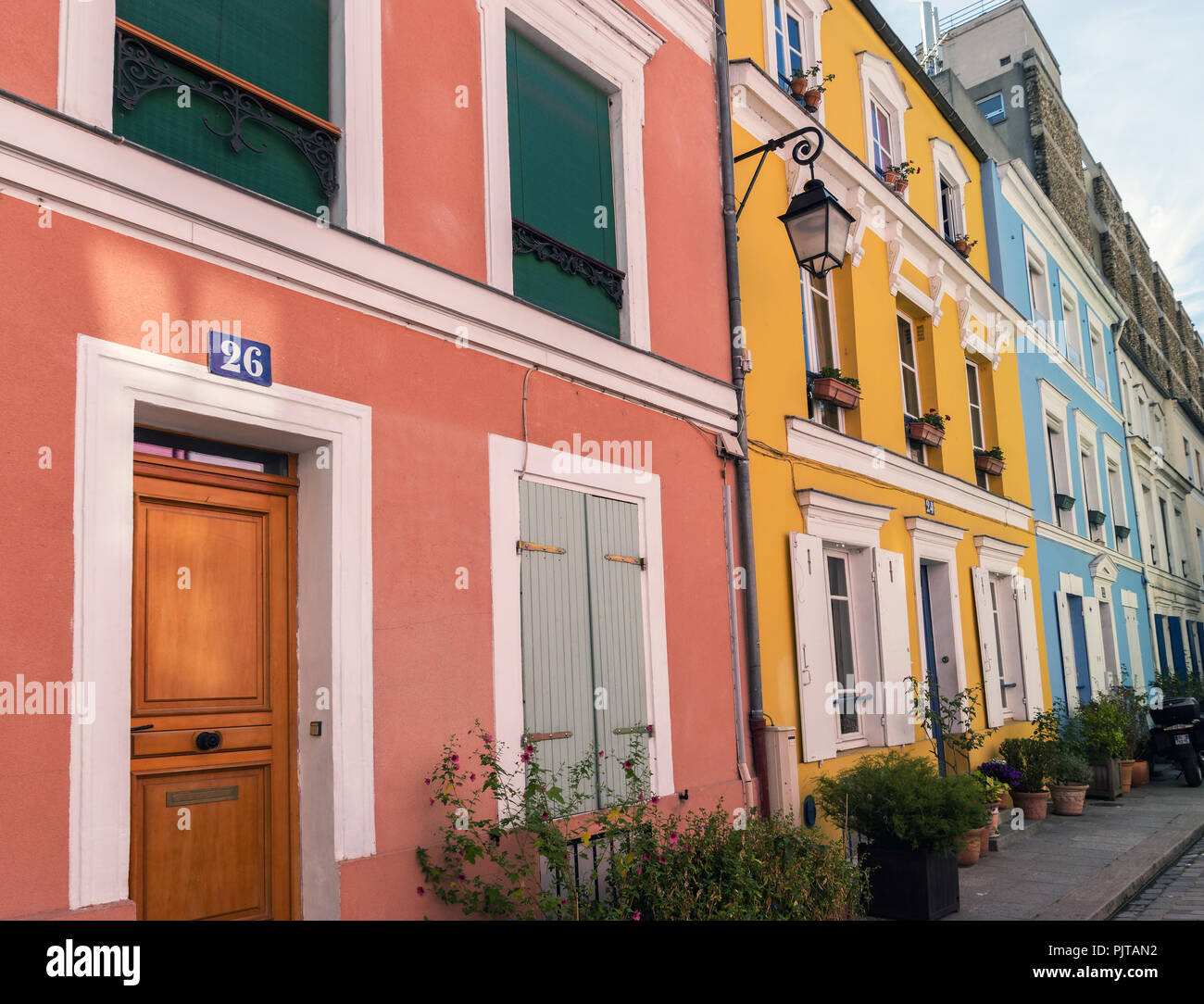 Case colorate in Rue Cremieux - Parigi Foto Stock