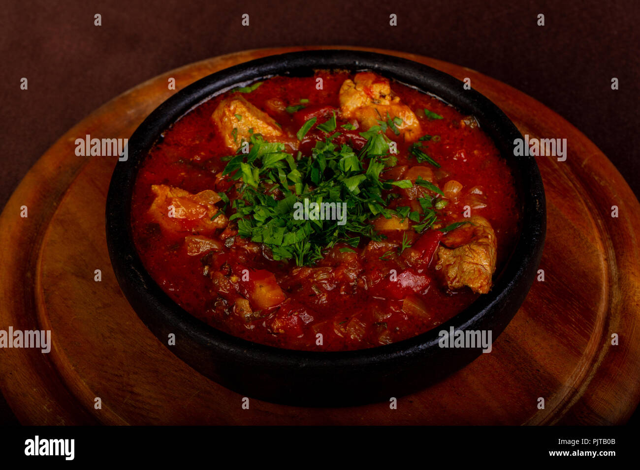 Cucina georgiana chashushuli con carne e pomodoro Foto Stock