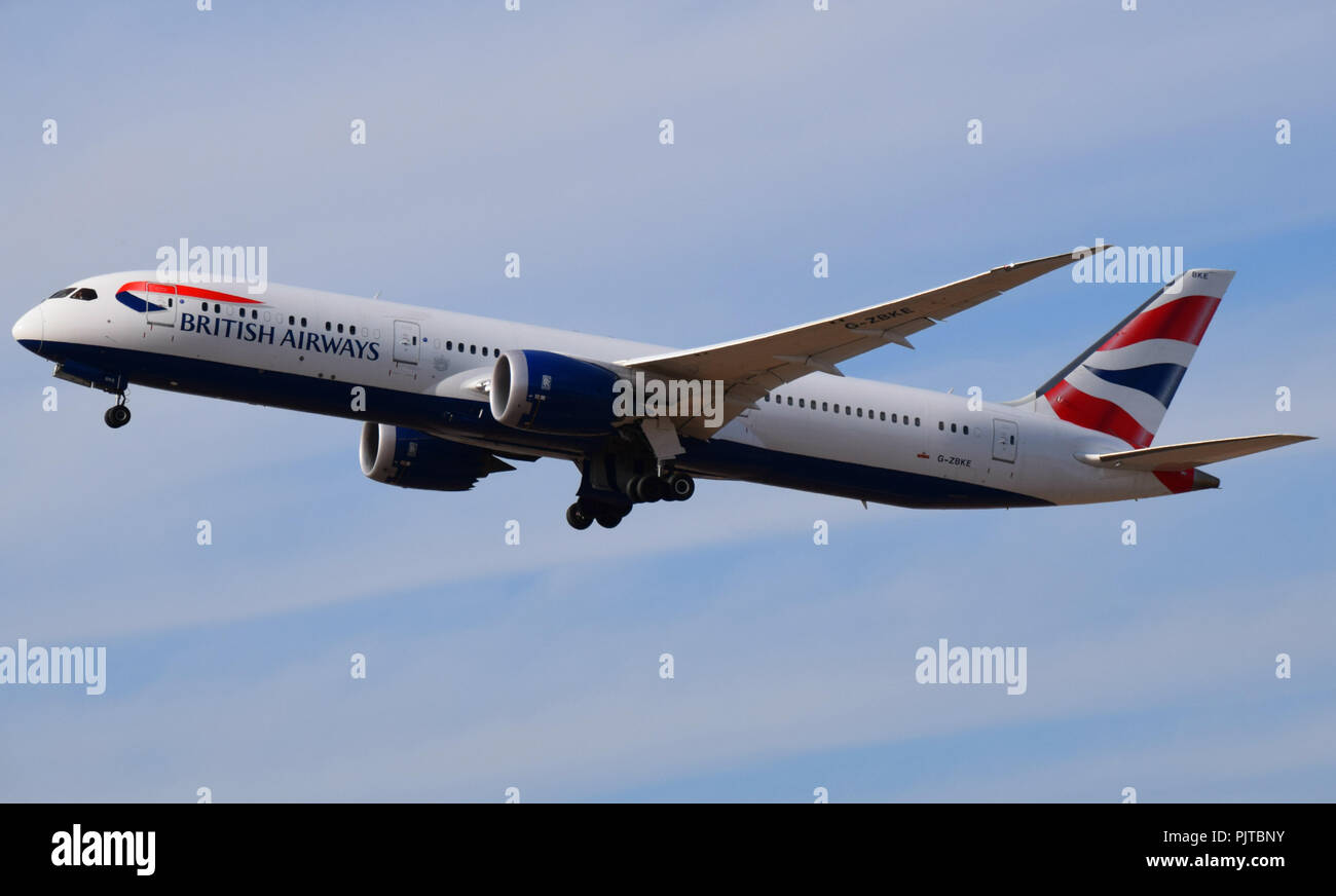 British Airways 787-8 Boeing Dreamliner decollo dall'Aeroporto di Londra Heathrow Foto Stock