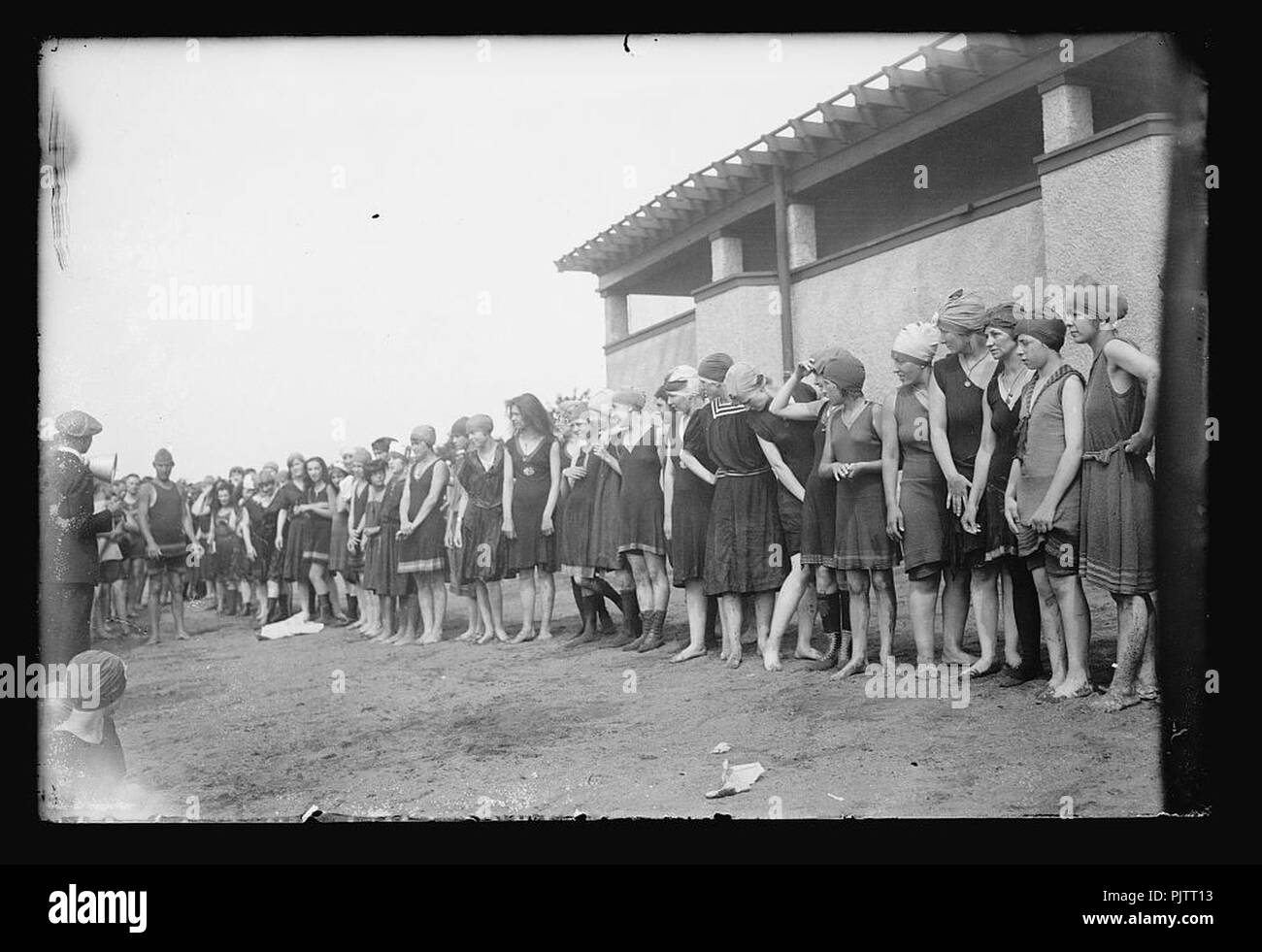 Bellezze di balneazione, onorevoli nuoto soddisfare Luglio 13, 1919 Foto Stock
