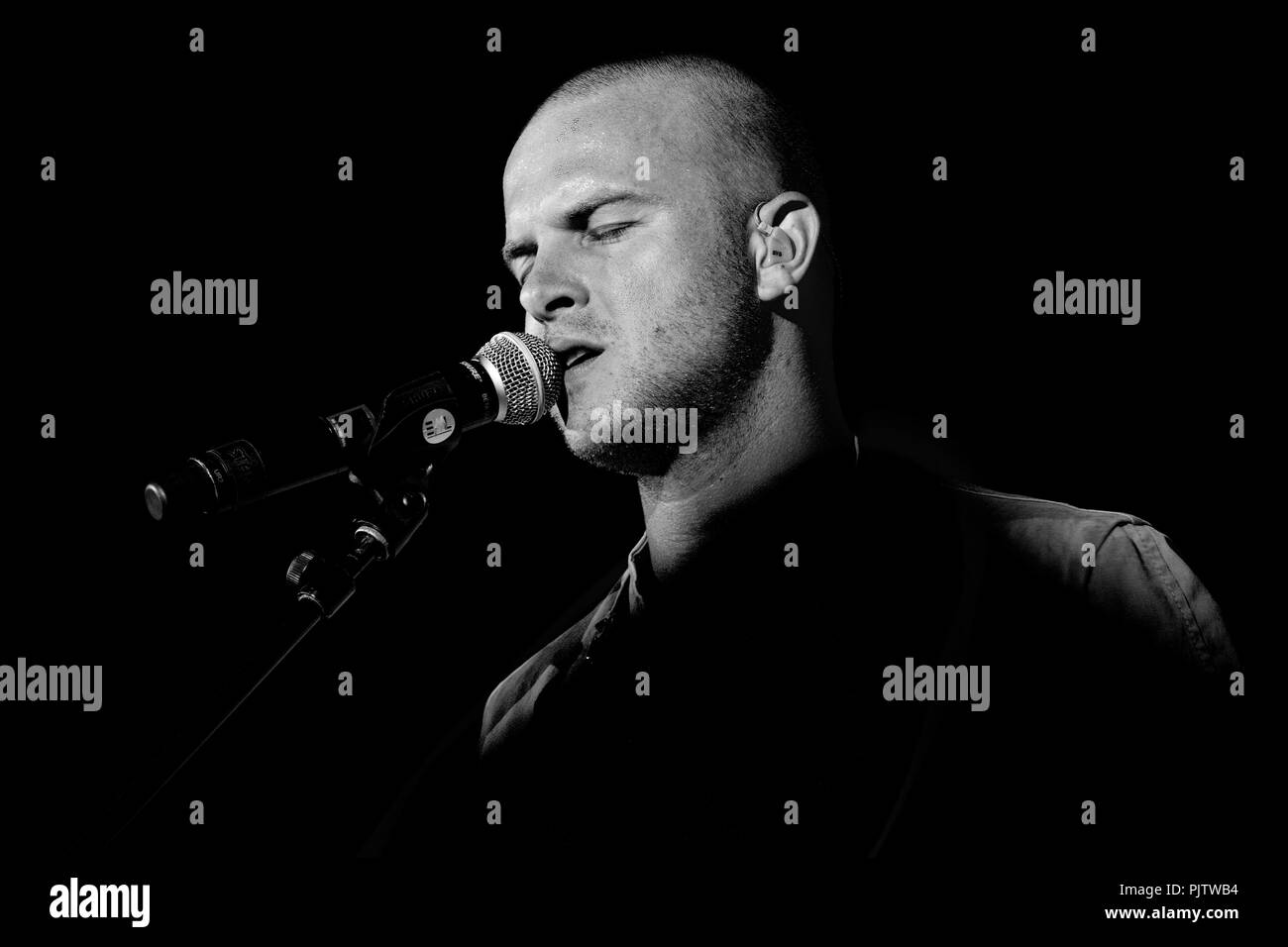 Cantante fiamminga Stan Van Samang in concerto al Lotto Arena, Anversa (Belgio, 09/04/2011) Foto Stock