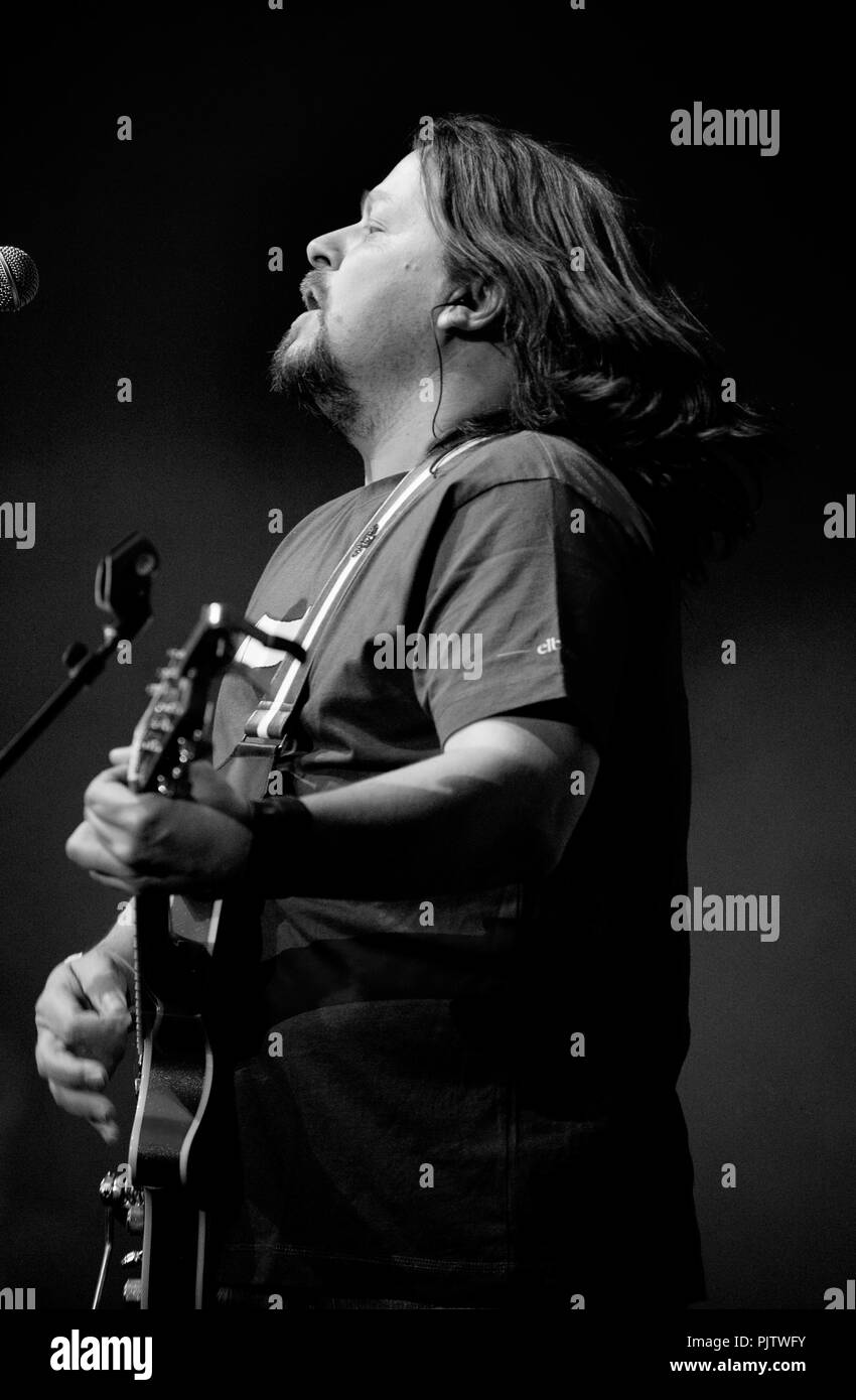 Cantante fiamminga Stan Van Samang in concerto al Lotto Arena, Anversa (Belgio, 09/04/2011) Foto Stock