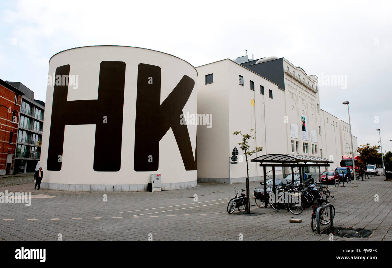 Il recentemente rinnovato MHKA, Museo di Arte Contemporanea di Anversa in precedenza chiamato Muhka con la pittura murale di Enrico David (Belgio, 15/09/2009) Foto Stock
