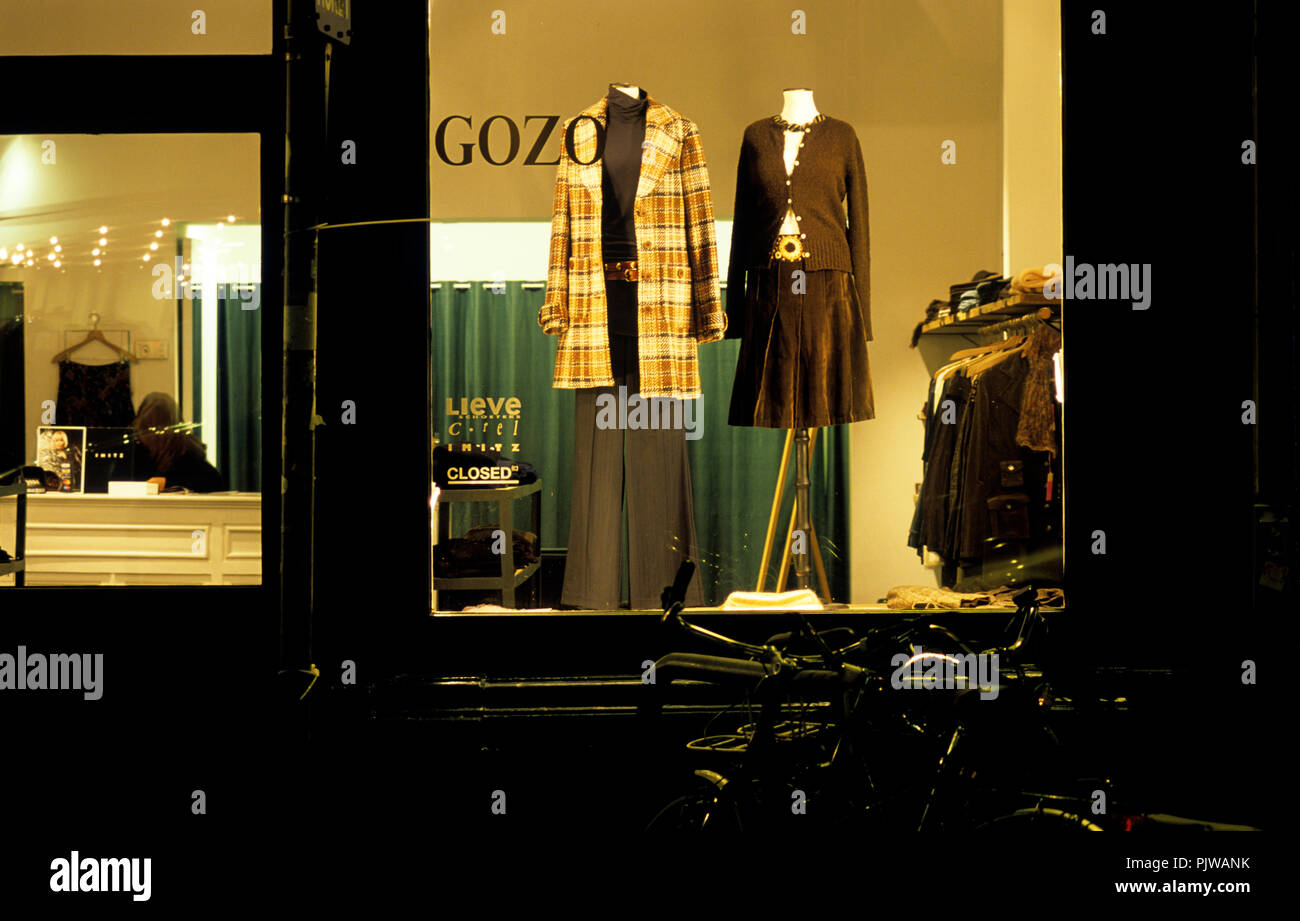 Gozo vetrina ad Anversa il quartiere della moda (Belgio, 04/12/2006) Foto Stock