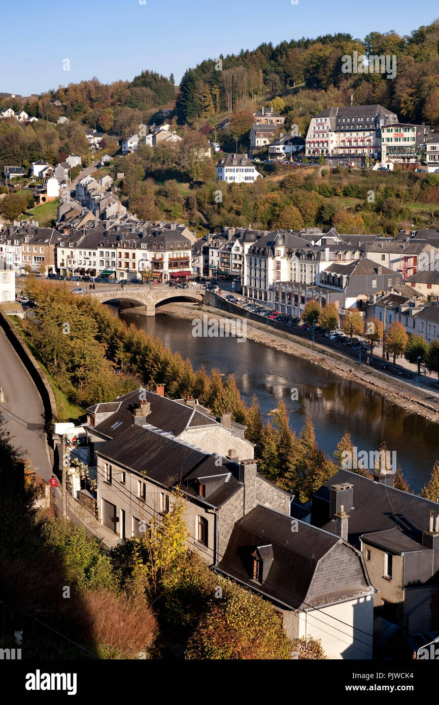 Vista panoramica sopra la città di Vallone Bouillon (Belgio, 23/10/2011) Foto Stock