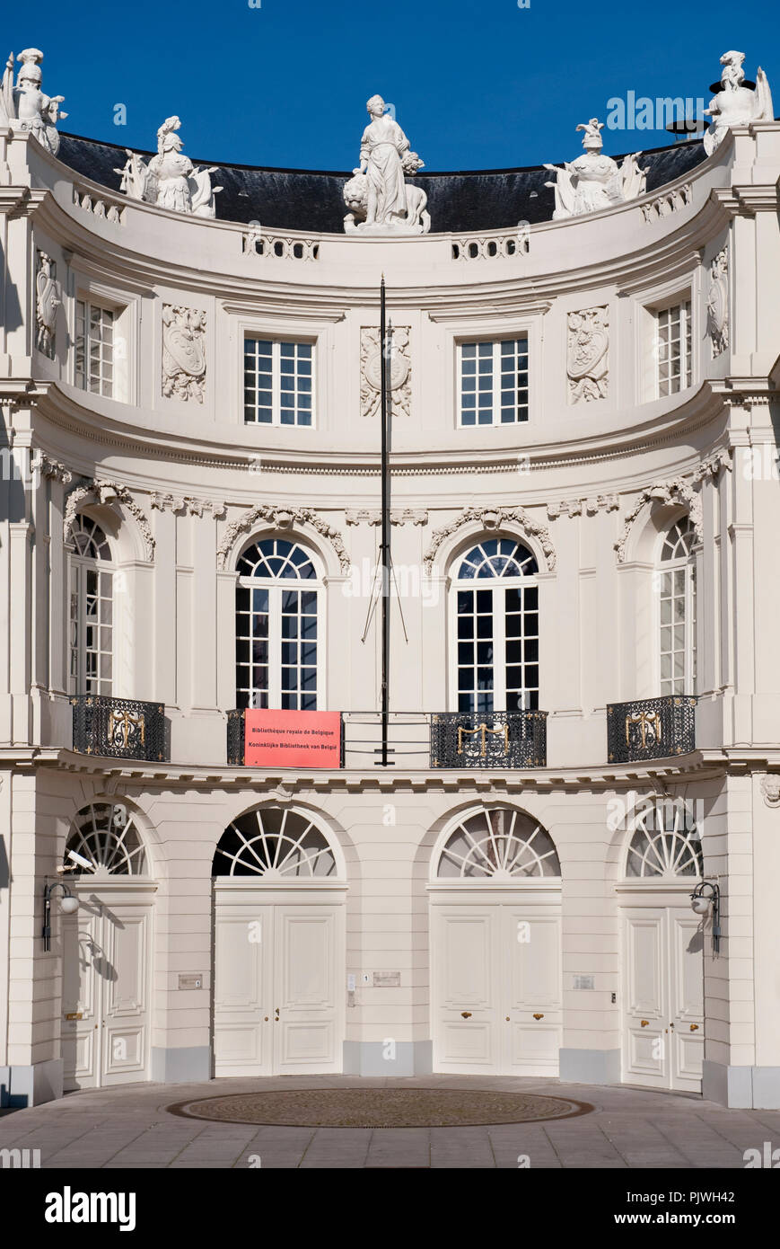 Il neoclassico Palazzo di Carlo di Lorena sulla Place du Musée a Bruxelles, sede della Biblioteca Reale del Belgio (Belgio, 22/10/2011) Foto Stock