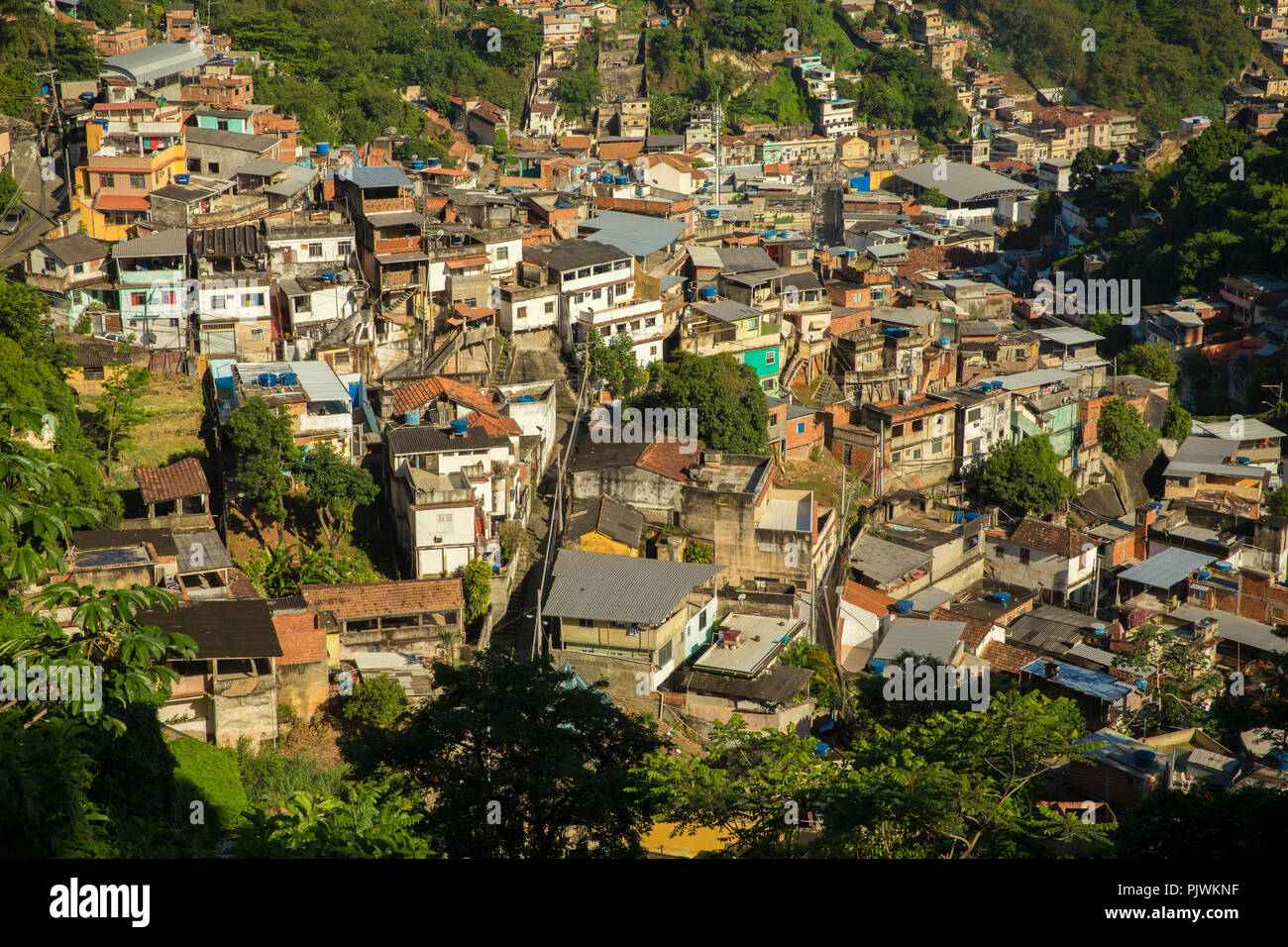 Colorato favela a Rio de Janeiro in Brasile Foto Stock