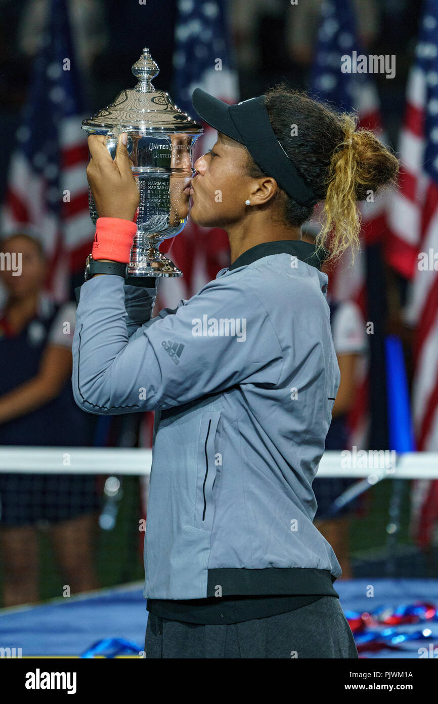 Naomi Osaka (JPN) durante la womens finali all'2018 US Open di Tennis. Foto Stock