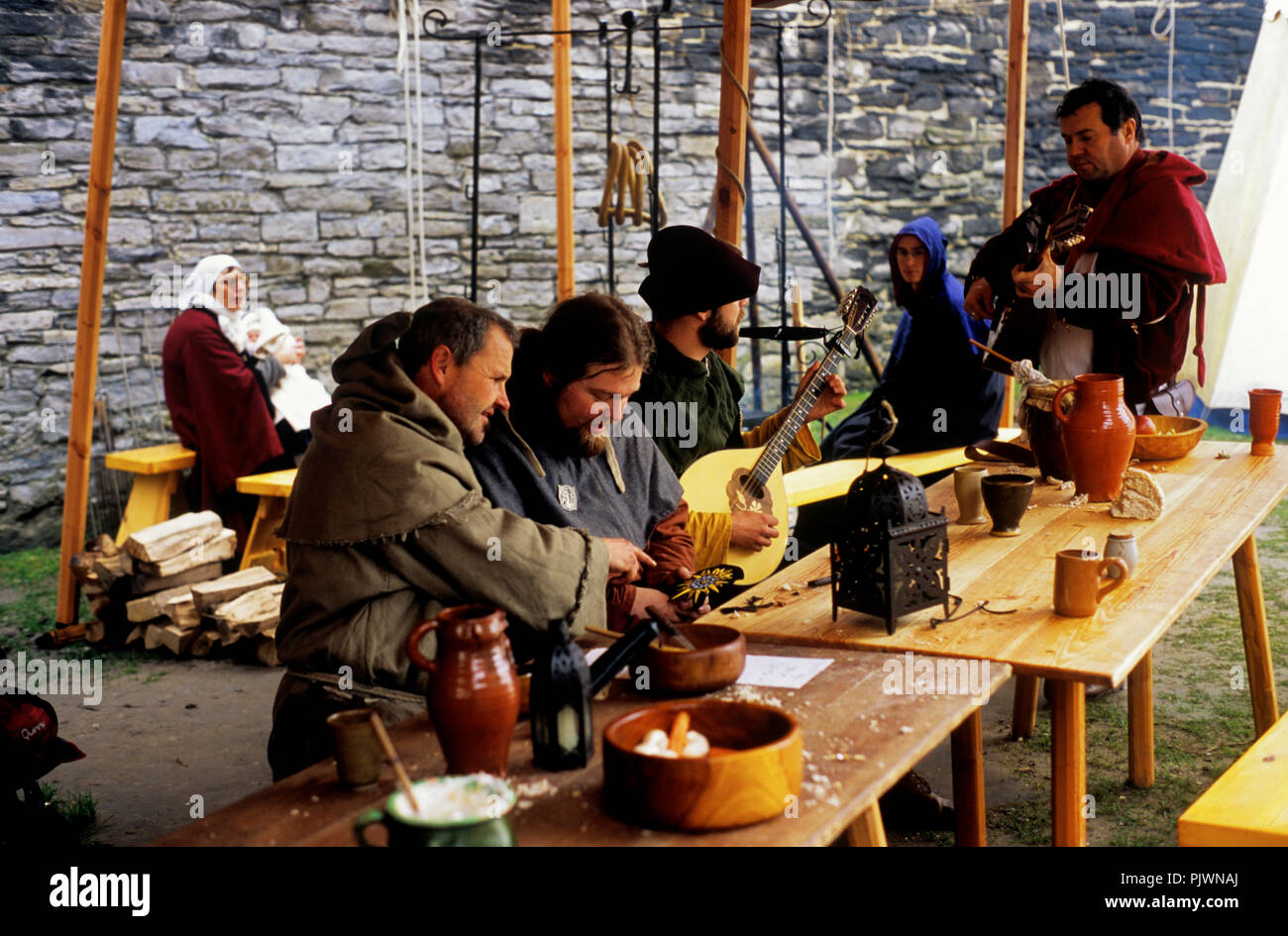 Middeleeuwse kampementen, tornei medievale all'interno del Castello di Gravensteen a Gand, originari dal Medioevo (Belgio, 08/04/2006) Foto Stock