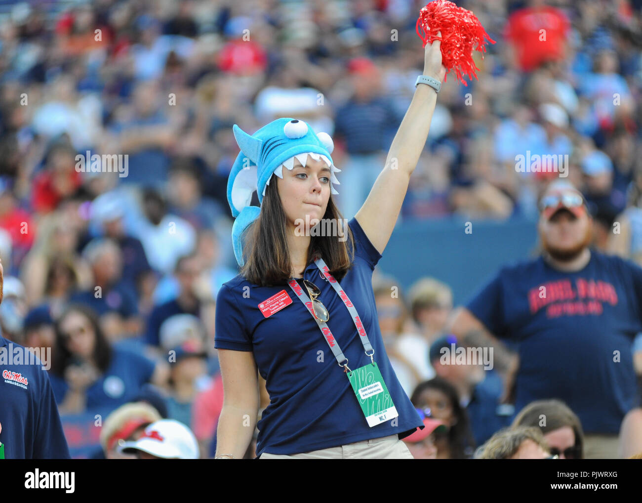 Oxford, MS, STATI UNITI D'AMERICA. 08 Sep, 2018. Un energico Ole Miss ventola, durante il NCAA di gioco a Vaught- Hemingway Stadium di Oxford, MS. Ole Miss sconfitto SIU, 76-41. Kevin Langley/CSM/Alamy Live News Foto Stock