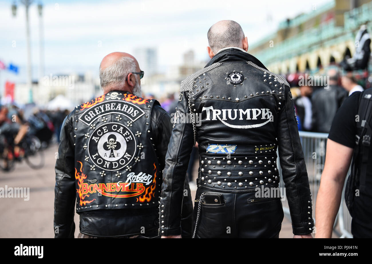 Brighton, Regno Unito. Il 9 settembre 2018. Migliaia di ciclisti e bilancieri godetevi l annuale Ace Cafe Reunion Brighton Burn Up e giro con i bilancieri evento su una calda giornata di sole sulla costa sud . Ogni anno migliaia di ciclisti corsa dall'iconico Ace Cafe a Londra a Madeira Drive sul lungomare di Brighton dove godere di una giornata di musica e nostalgia fotografia scattata da Simon Dack Credito: Simon Dack/Alamy Live News Foto Stock