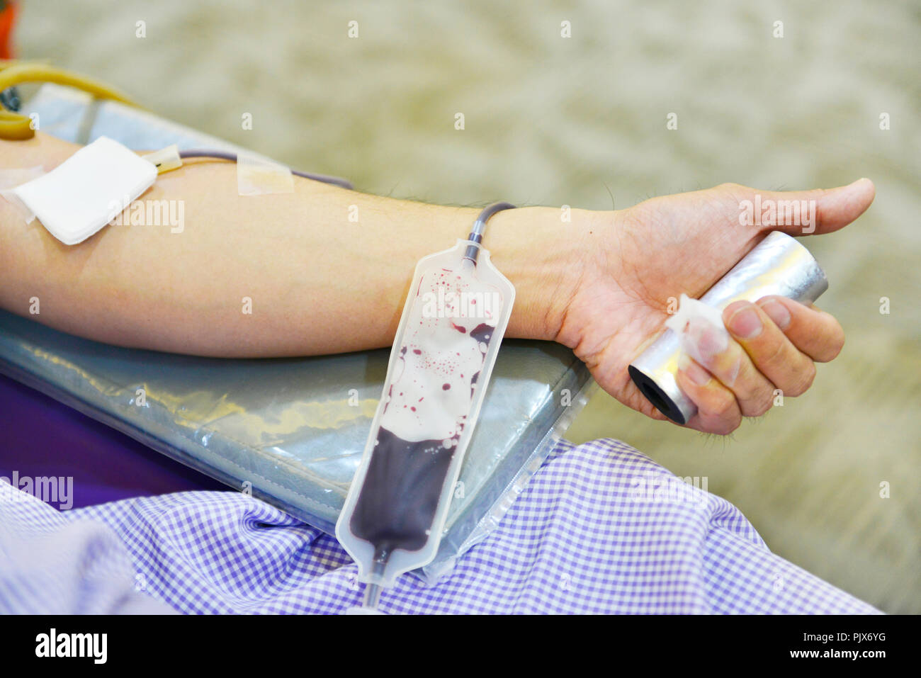 La donazione di sangue, trasfusione di sangue, controllare specificato, il digiuno, la cura della salute in ospedale Foto Stock
