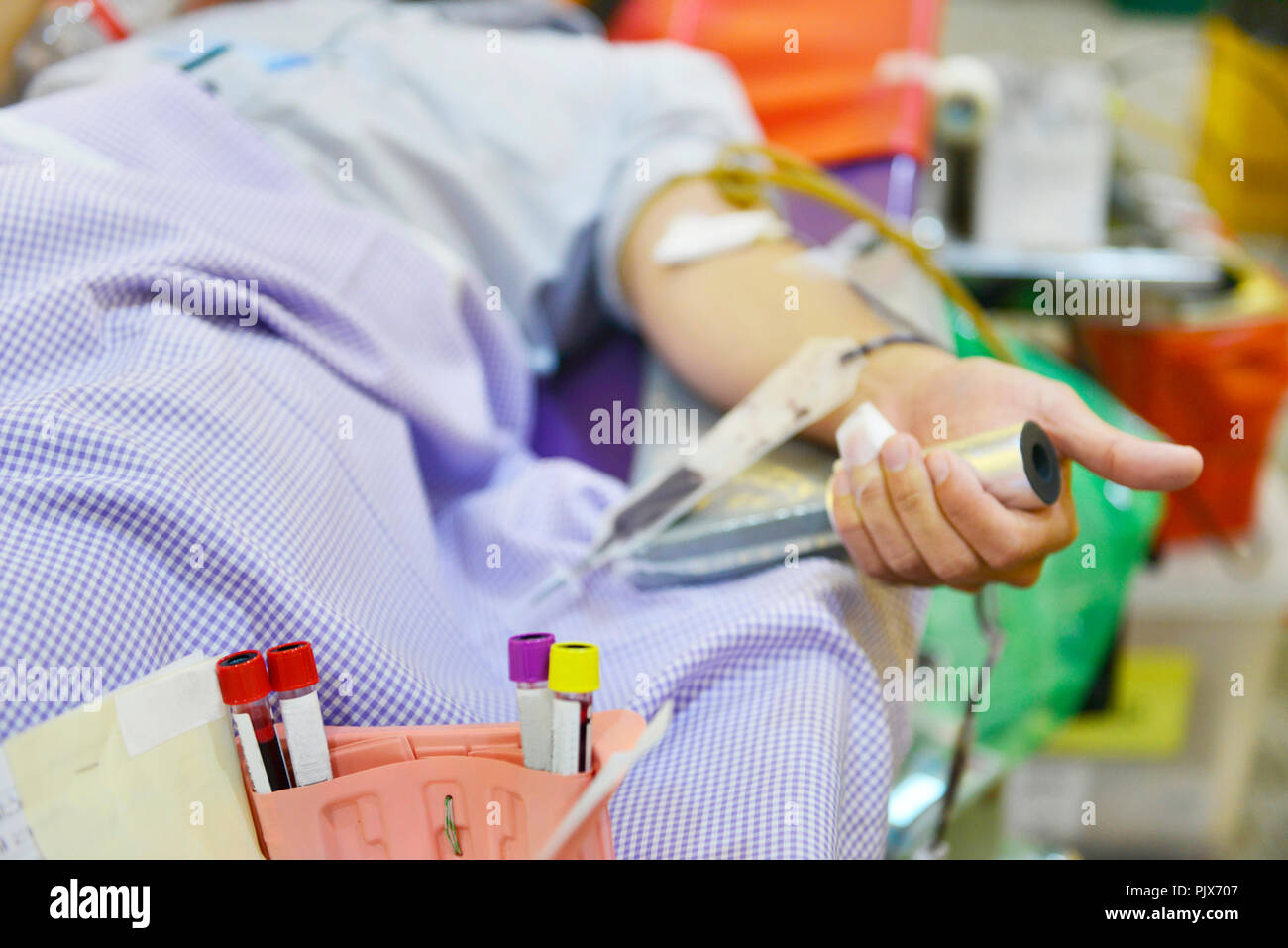 La donazione di sangue, trasfusione di sangue, controllare specificato, il digiuno, la cura della salute in ospedale Foto Stock