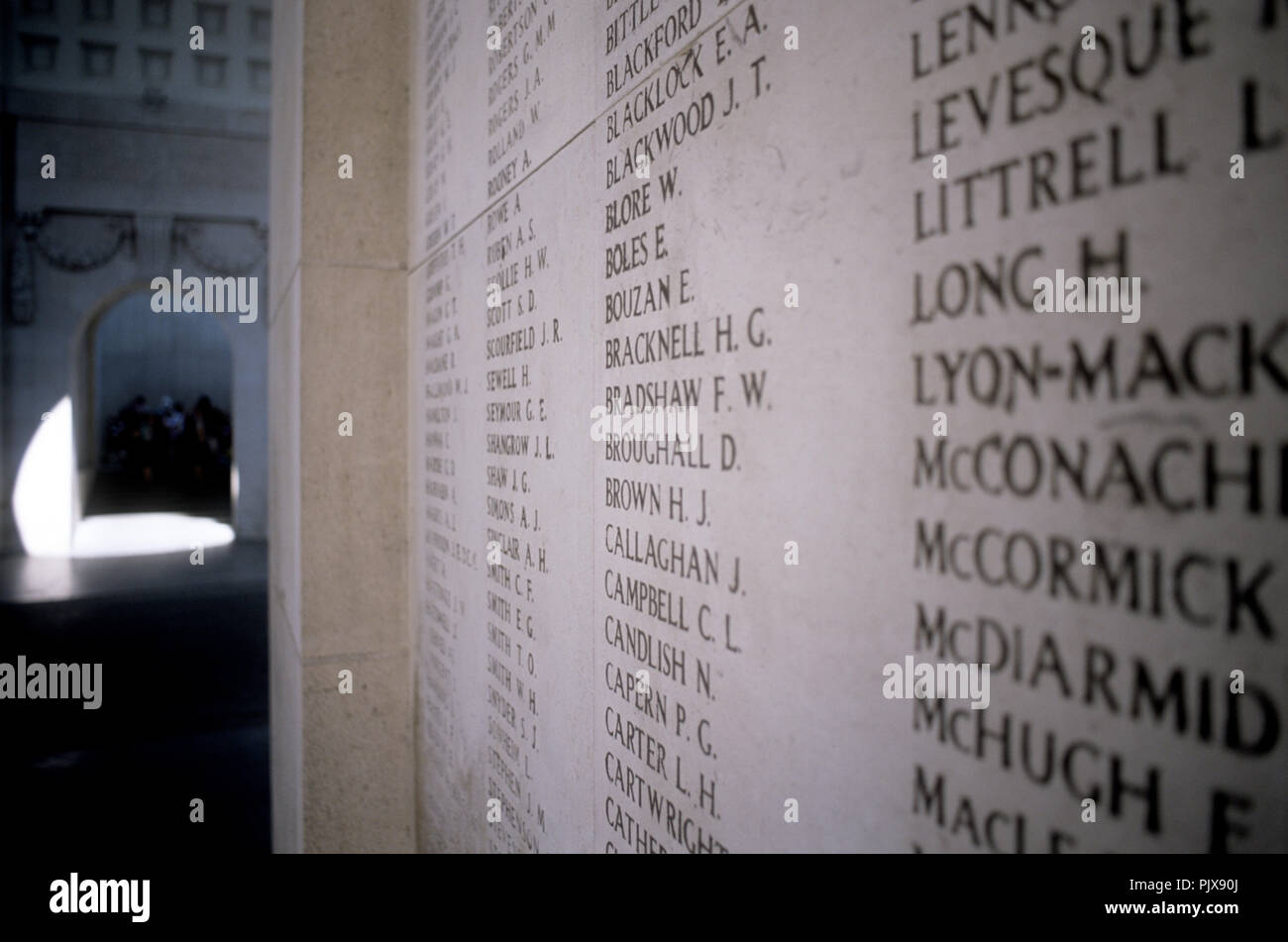 Il Menenpoort, Mening Memorial Gate di Ypres dedicata alla British mancanti e soldati del Commonwealth dalla I Guerra Mondiale(Belgio, 11/05/2008) Foto Stock