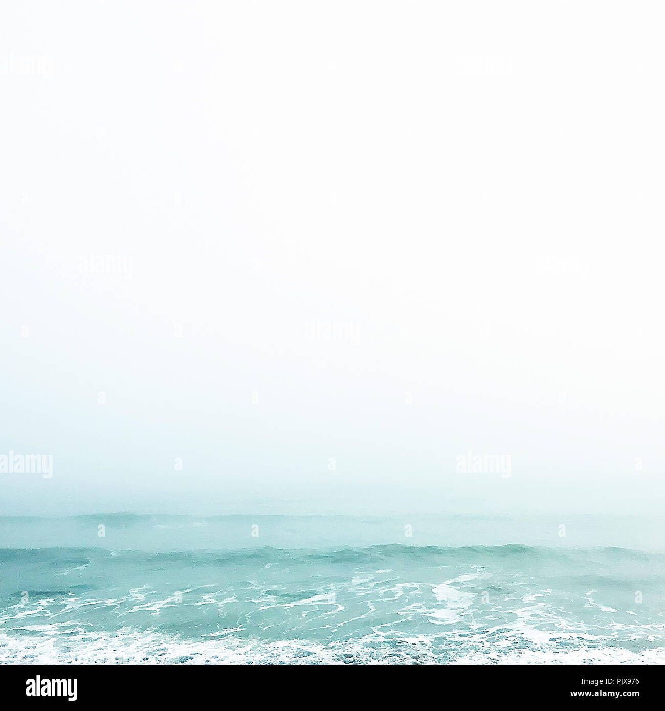 Onde il nebbioso giorno Foto Stock