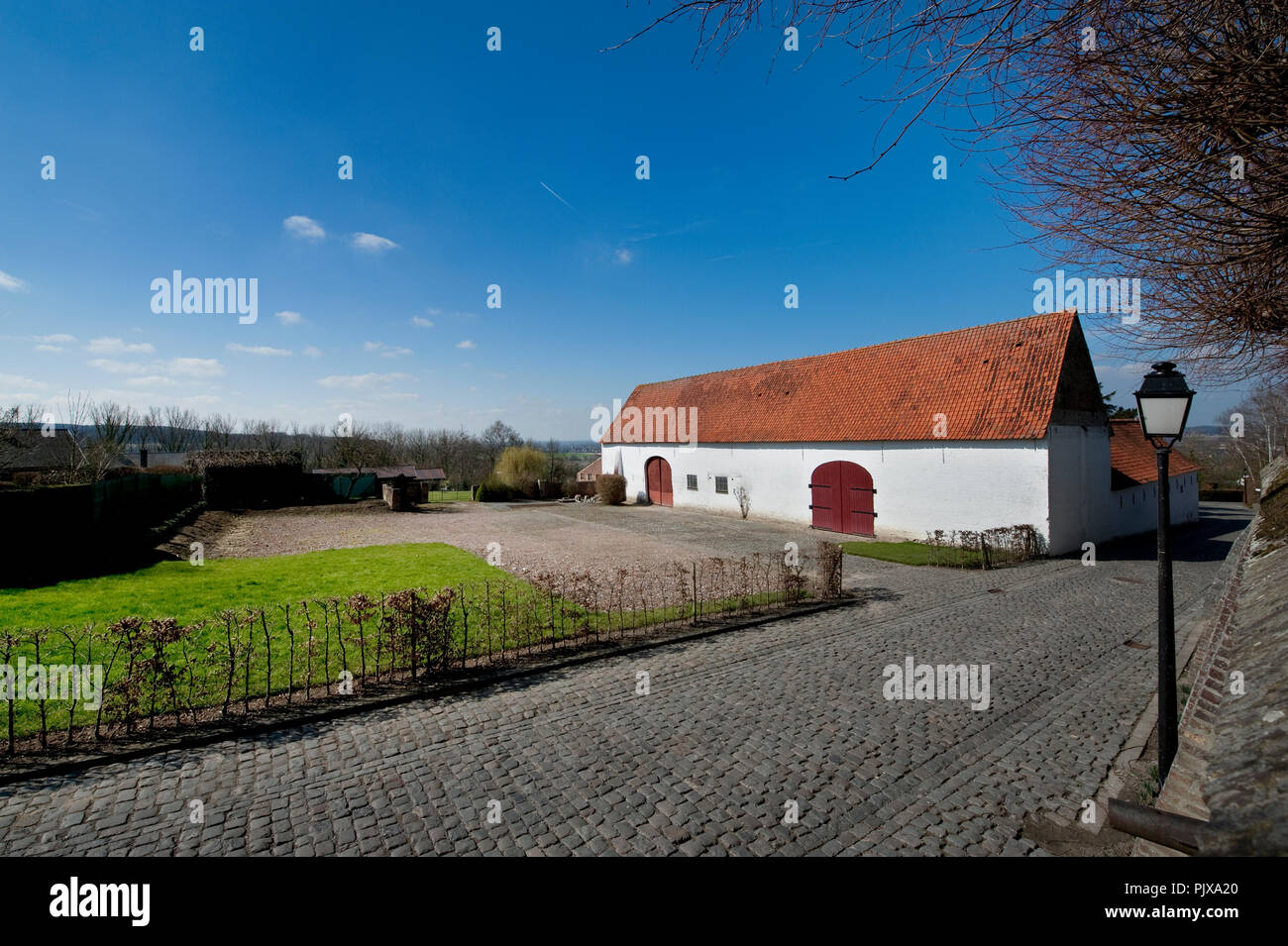 Una vecchia casa colonica nel Ommegangstraat in Kwaremont (Belgio, 20/03/2012) Foto Stock