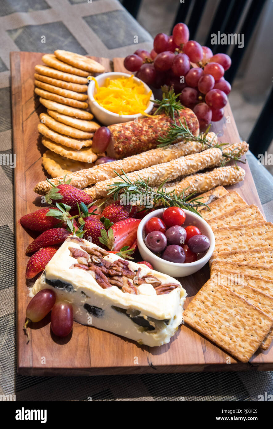 Il cibo era delizioso e tratta con formaggi e biscotti Foto Stock