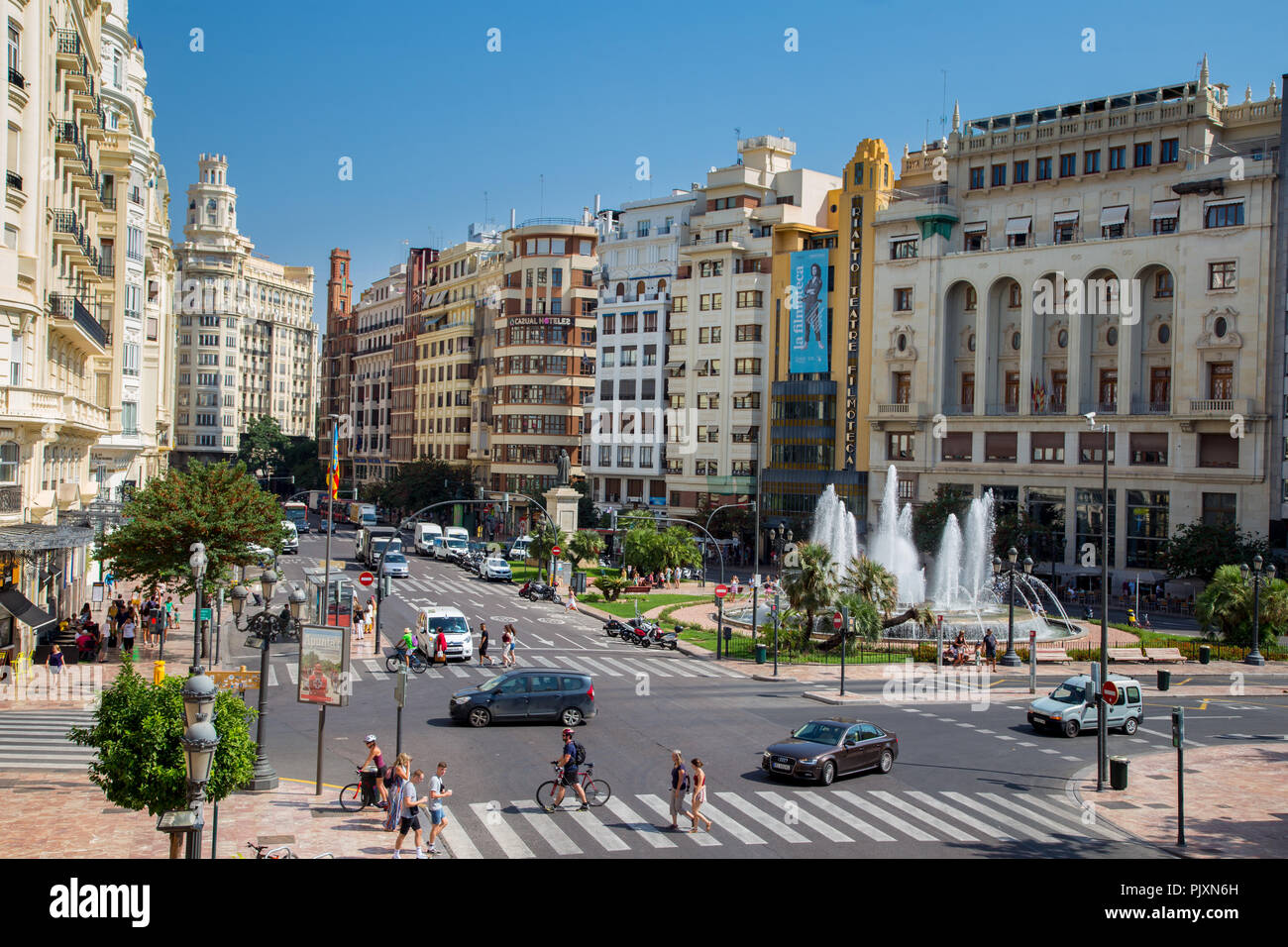 Plaza del Ayuntamiento, la piazza di fronte al palazzo del municipio nel centro di Valencia, Spagna Foto Stock
