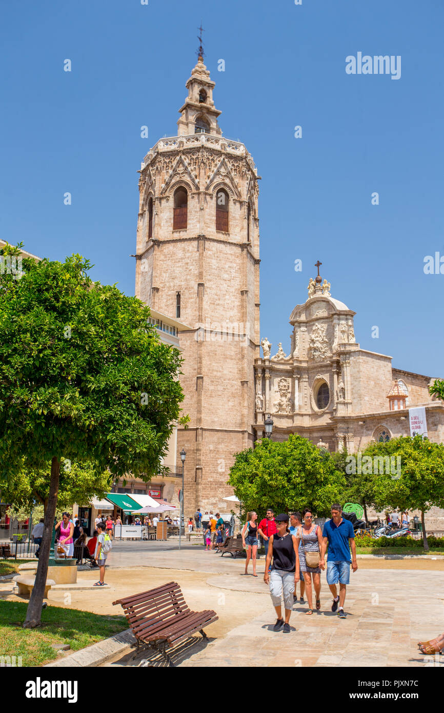 Campanile ottagonale e la Cattedrale Metropolitana di Valencia visto da Plaça de la Reina, Comunità Valenciana, Spagna Foto Stock