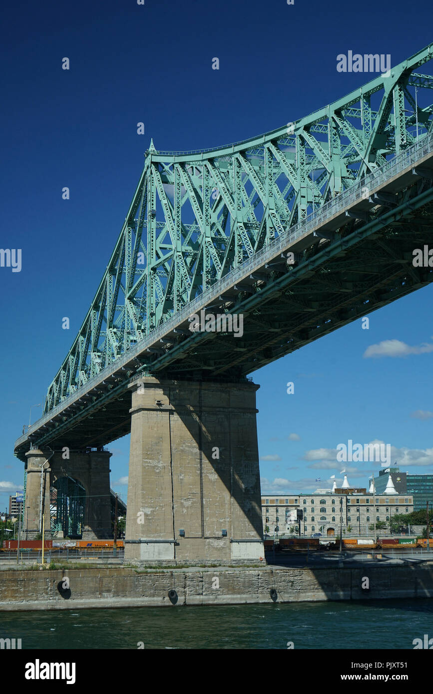 Montreal, Canada, 8 settembre,2018. Ponte di Jacques-Cartier visto da sotto.Credit:Mario Beauregard/Alamy Live News Foto Stock