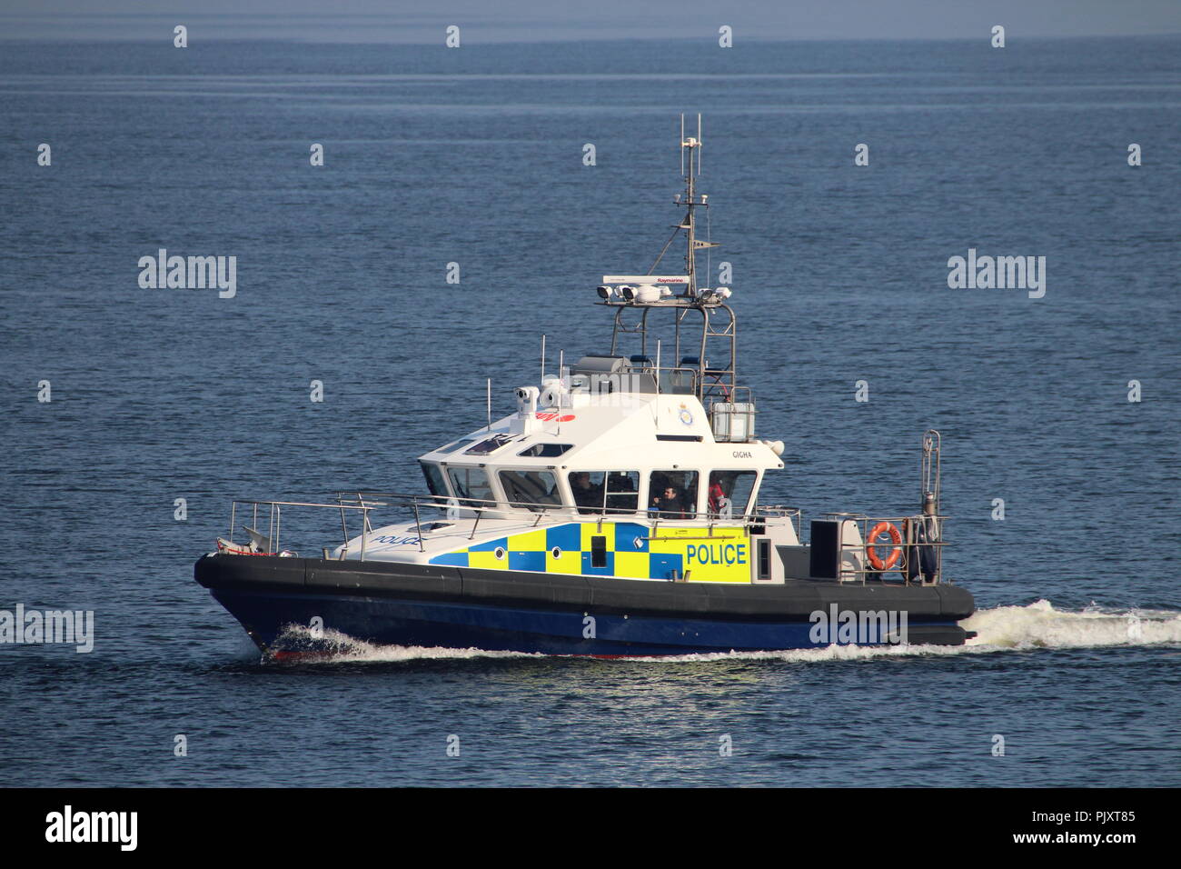 MDP Gigha, un'isola-class lancio gestito dal Ministero della Difesa di polizia, sulla scorta e compiti di vigilanza durante l'esercizio comune della Warrior 15-1. Foto Stock