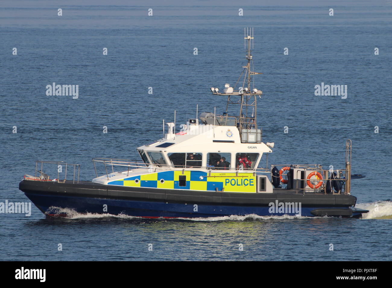 MDP Gigha, un'isola-class lancio gestito dal Ministero della Difesa di polizia, sulla scorta e compiti di vigilanza durante l'esercizio comune della Warrior 15-1. Foto Stock