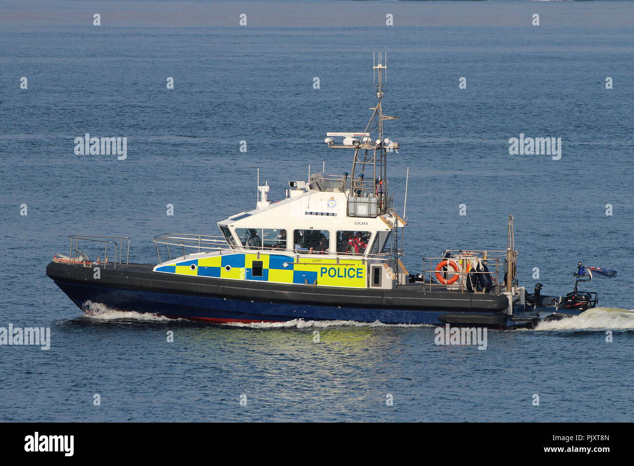 MDP Gigha, un'isola-class lancio gestito dal Ministero della Difesa di polizia, sulla scorta e compiti di vigilanza durante l'esercizio comune della Warrior 15-1. Foto Stock