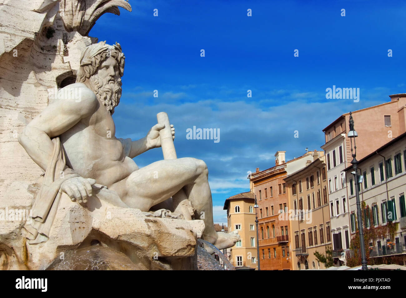 Piazza Navona con la Fontana dei Quattro Rives nel centro storico di Roma (con copia spazio sopra) Foto Stock