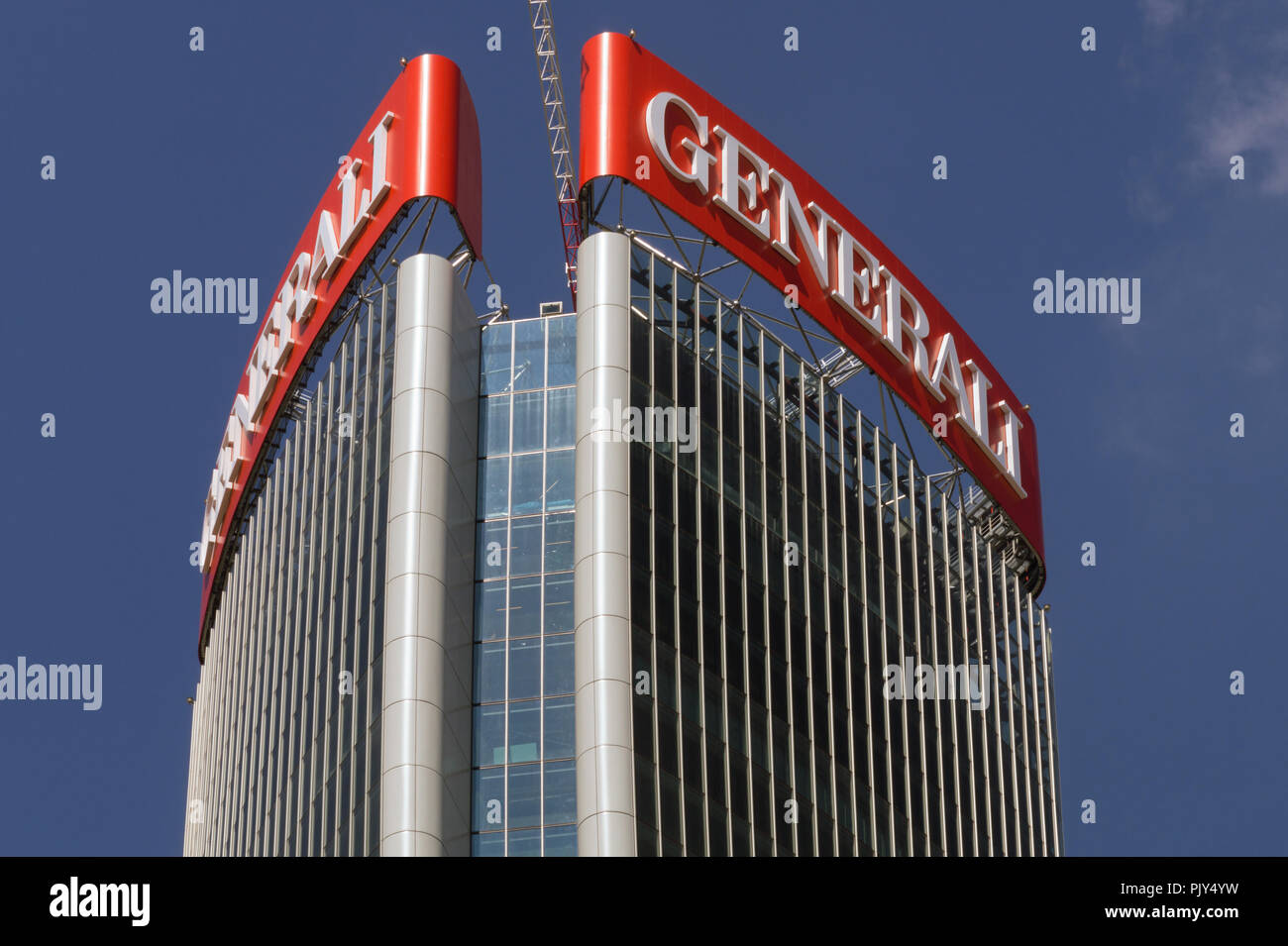 Segno di Assicurazioni Generali compagnia d'assicurazione italiana sulla sommità della torre Generali di Milano Progettato da Zaha Hadid Architects Foto Stock