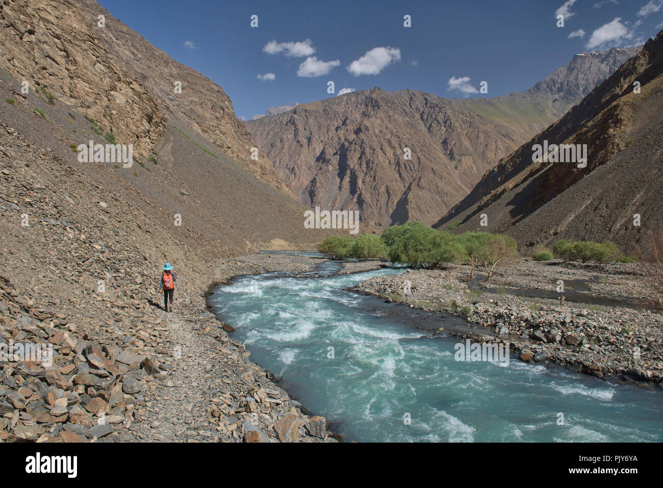 Trekking nella bellissima valle Jizeu, Bartang Valley, Tagikistan. Foto Stock