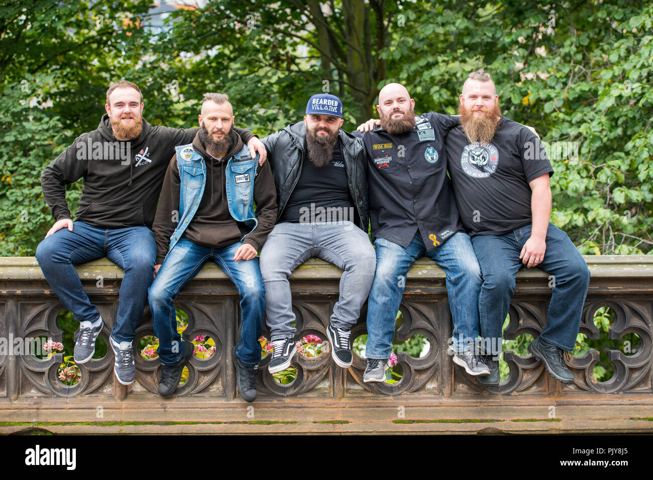 Andasse furfante soddisfare fino al monumento di Scott, Billy Grieg l organizzatore fondata quattro anni fa, il barbuto Villains è il più grande del mondo barba club wit Foto Stock