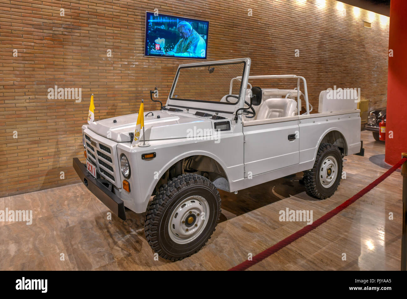 Città del Vaticano - Marzo 23, 2018: La popemobile, un motore specialmente progettato il veicolo utilizzato dal Romano Pontefice cattolica durante apparizioni pubbliche. Foto Stock